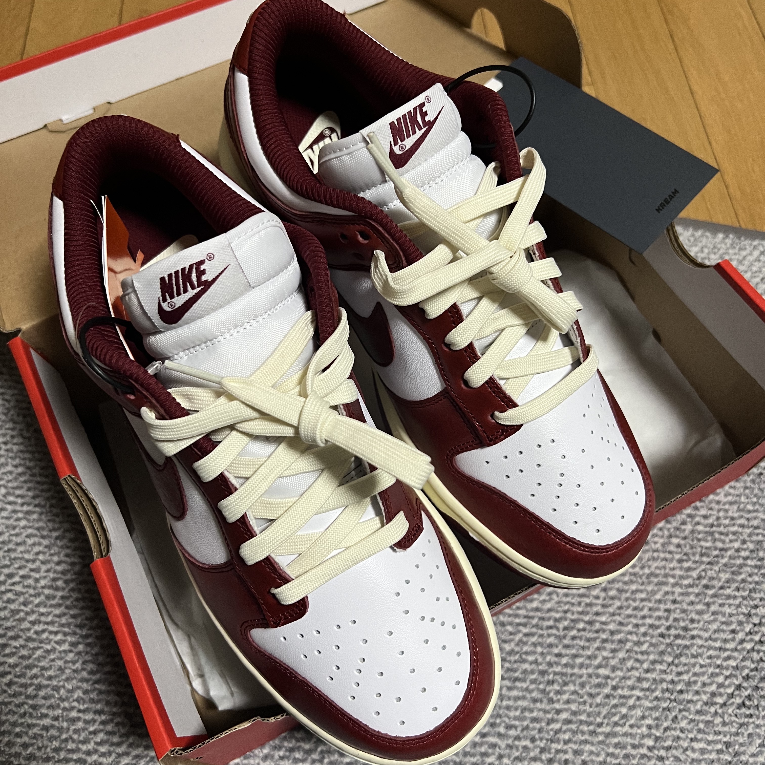 (W) Nike Dunk Low Retro PRM Team Red and White 착용 스타일