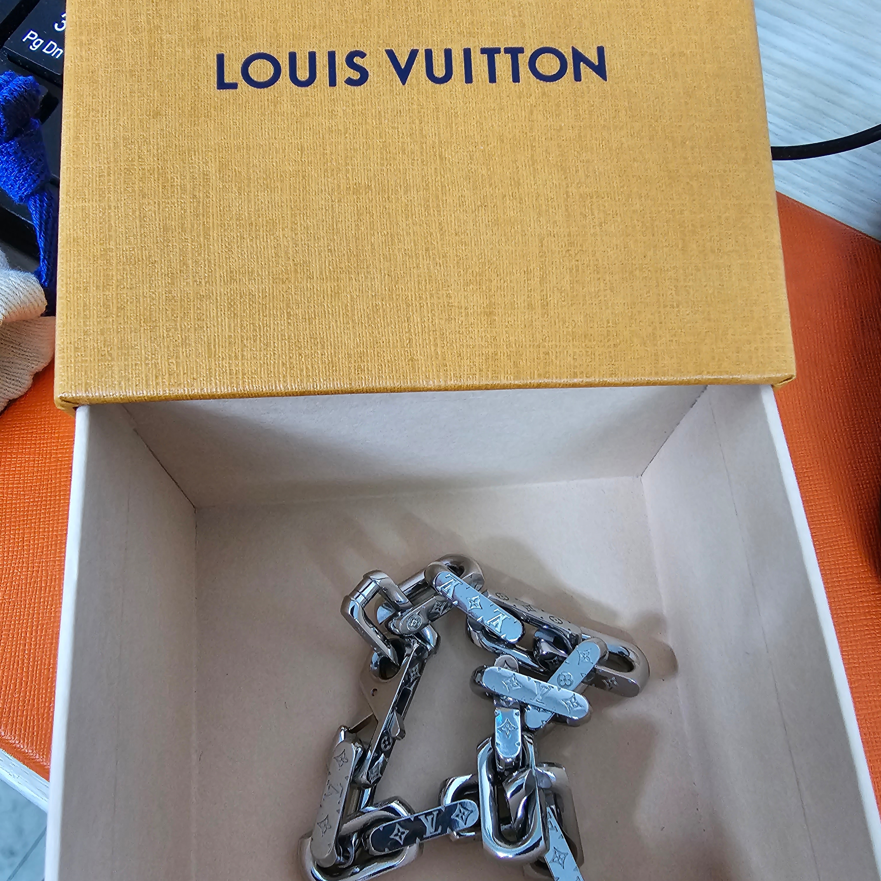 Louis Vuitton Monogram Chain Bracelet Silver 착용 스타일