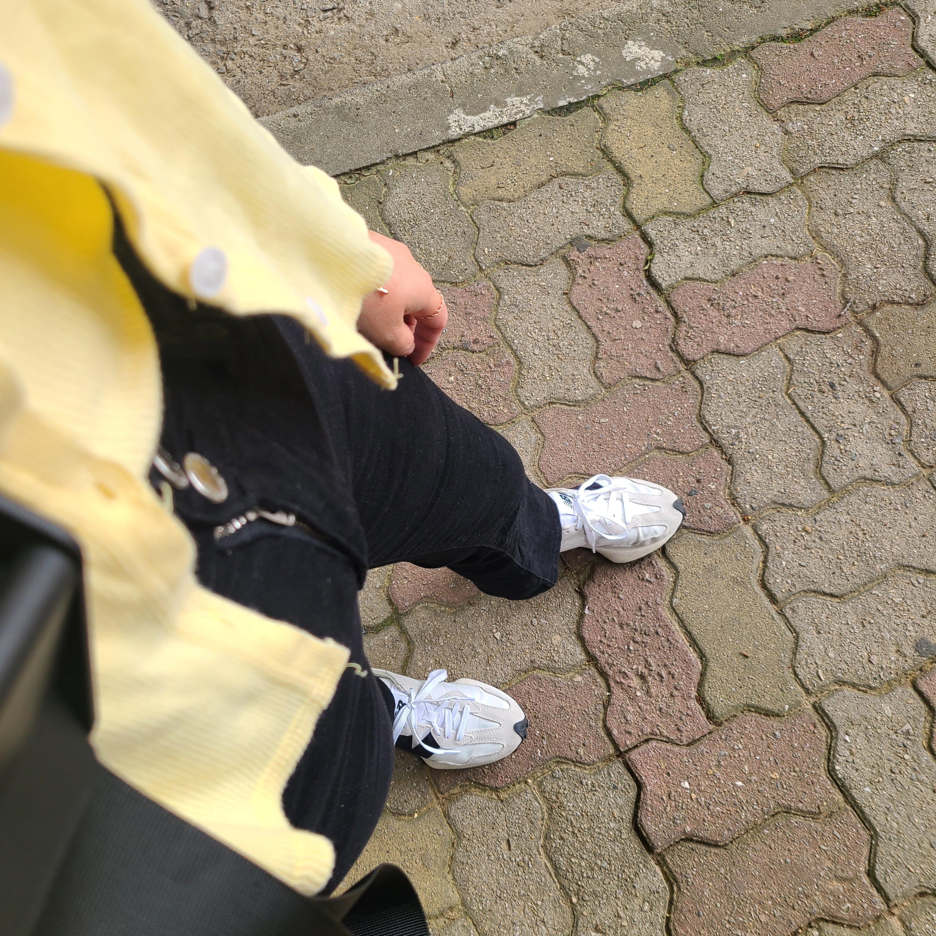 New Balance 327 White Black 착용 스타일