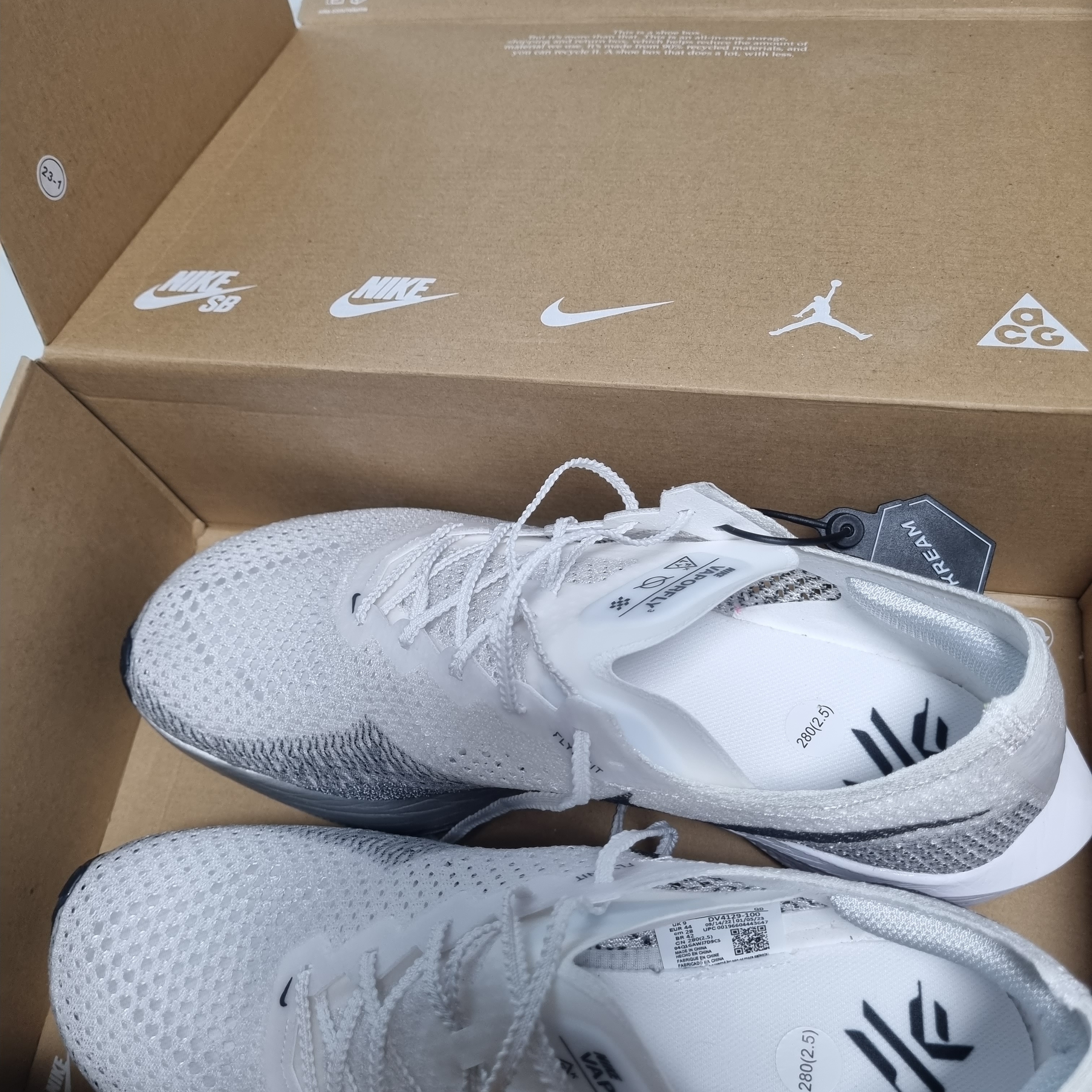Nike ZoomX Vaporfly Next% 3 White Grey 착용 스타일 - 1