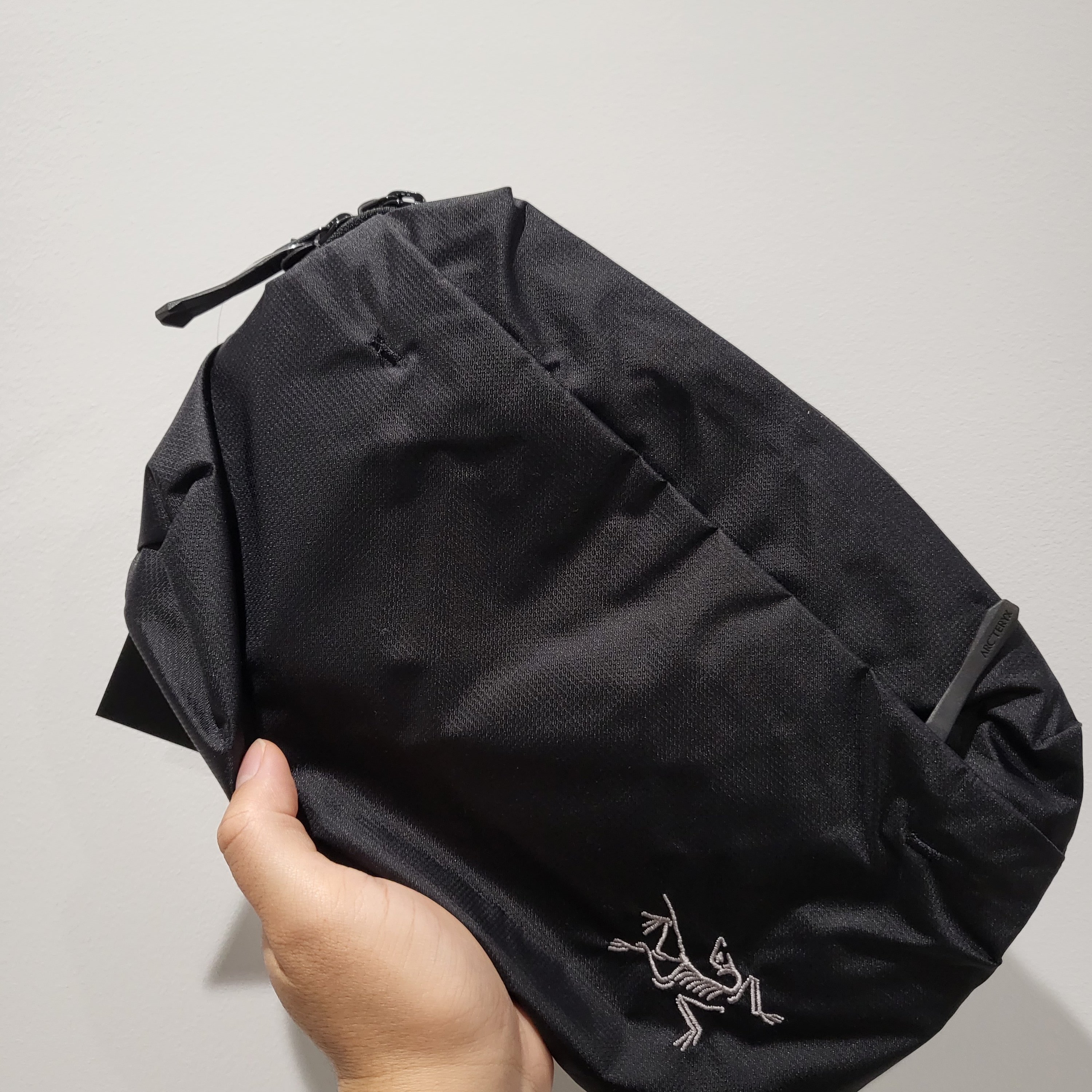 Arc'teryx Heliad 6 Crossbody Bag Black 착용 스타일 - 2