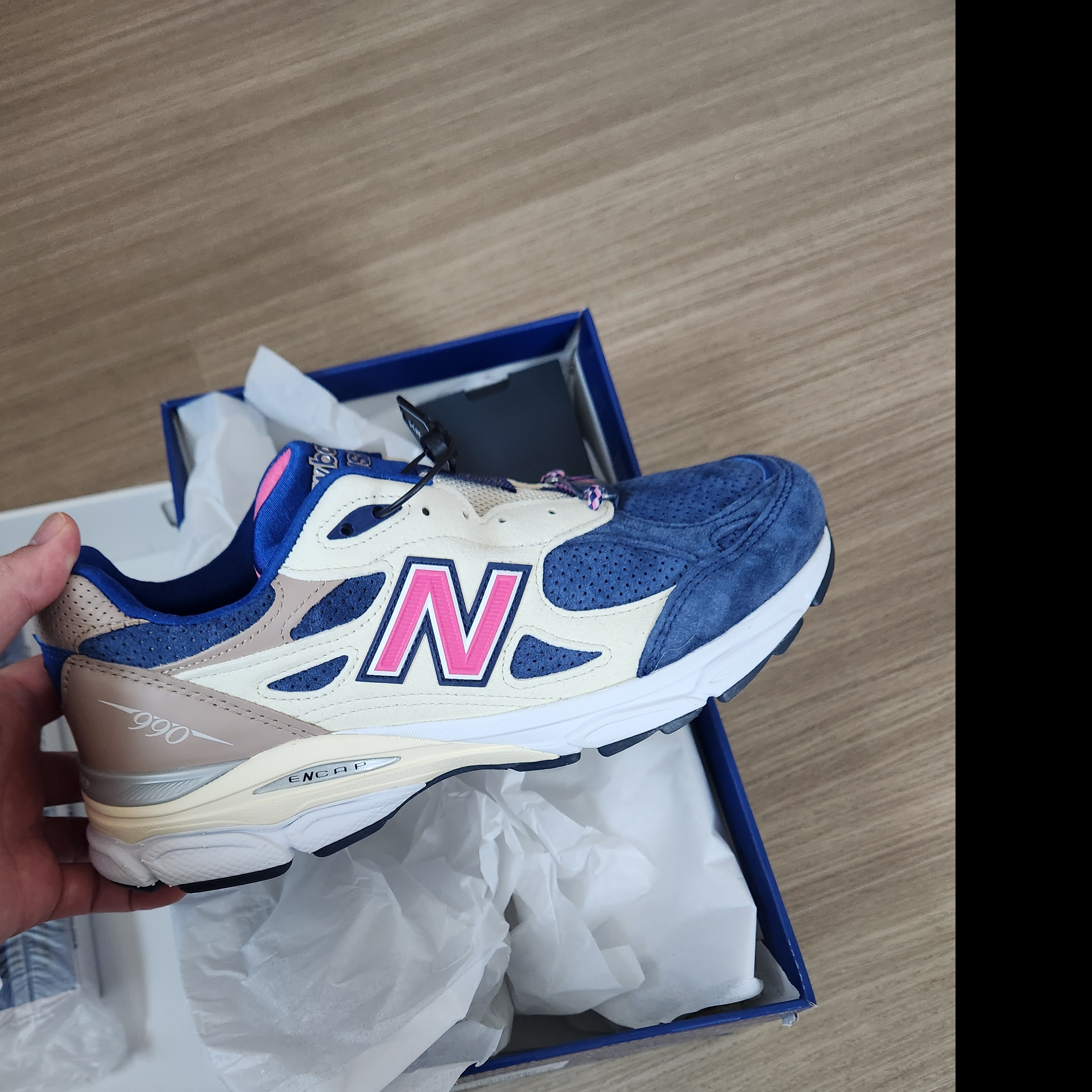 New Balance x Kith 990v3 Made in USA Daytona 착용 스타일 - 1