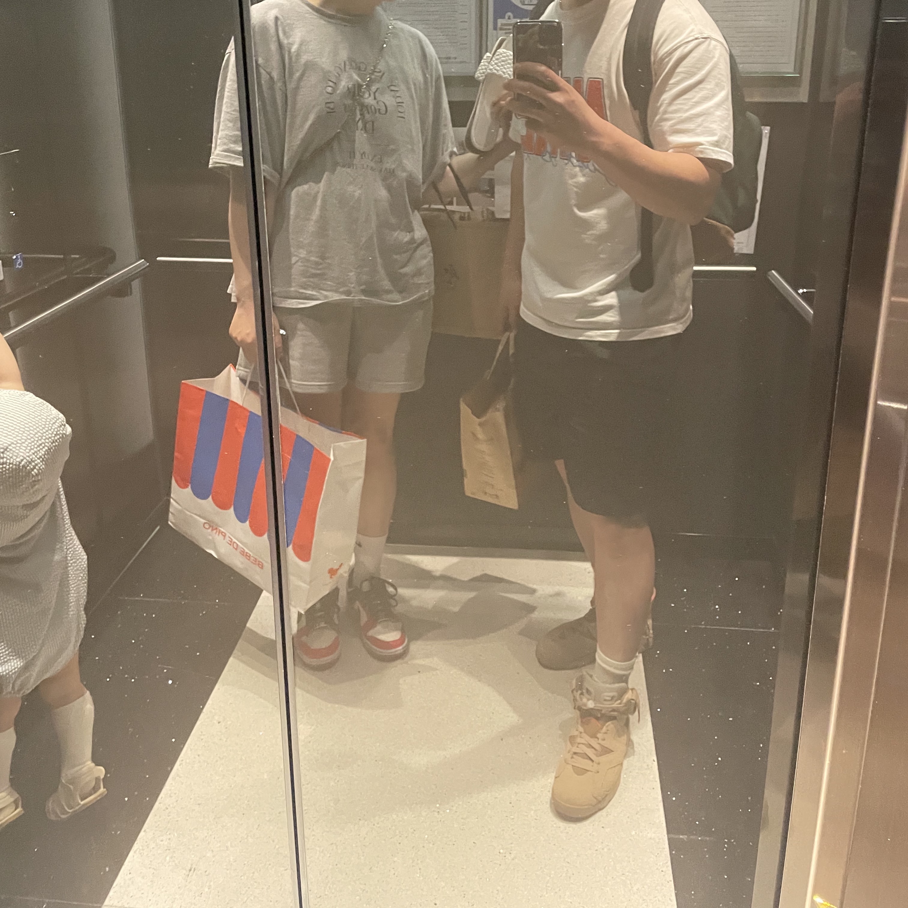 Jordan 6 x Travis Scott Retro SP British Khaki, Nike M NRG Dunk '85 T-Shirt Sail - US/EU 착용 스타일