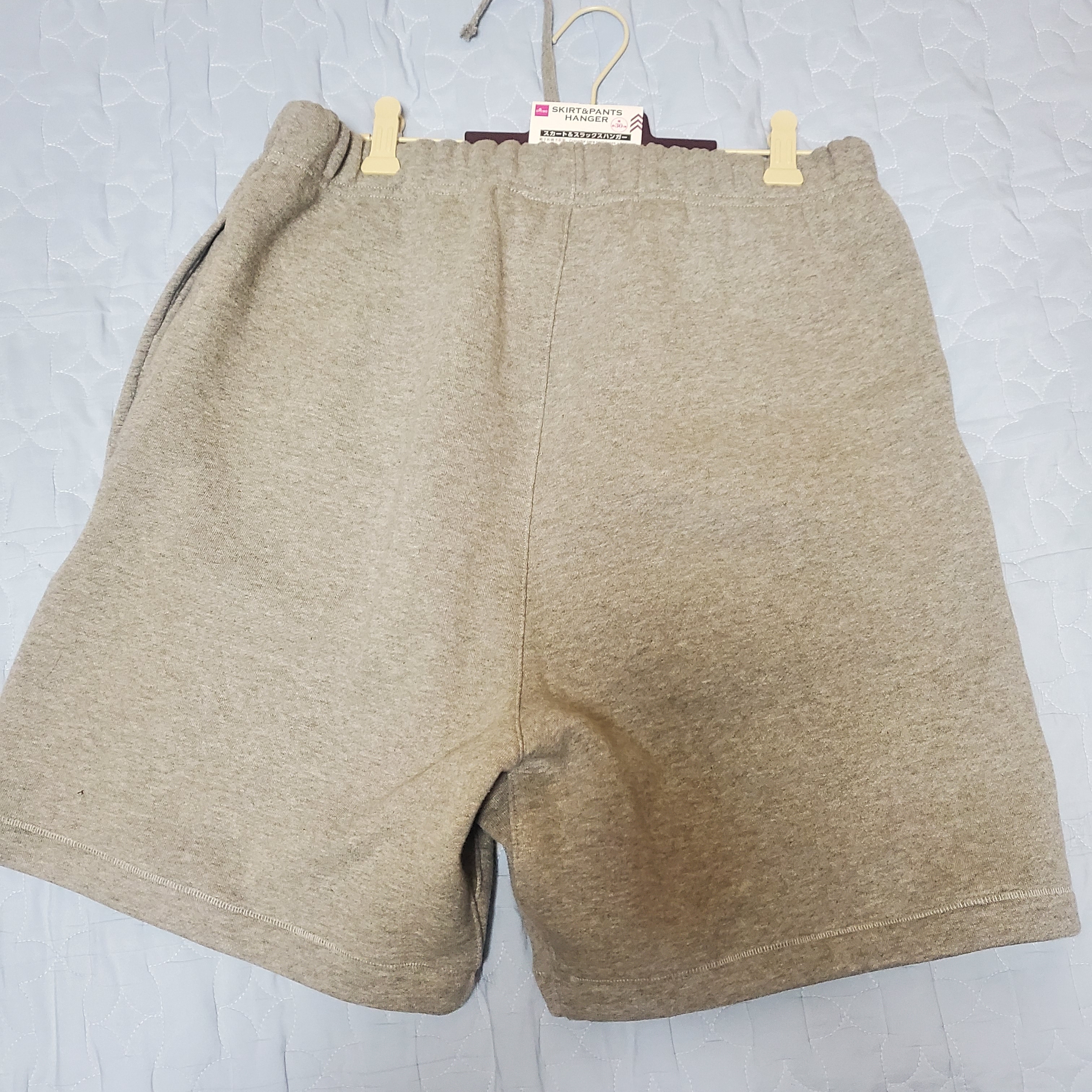 Essentials 1977 Shorts Dark Oatmeal - 22SS 착용 스타일 - 2