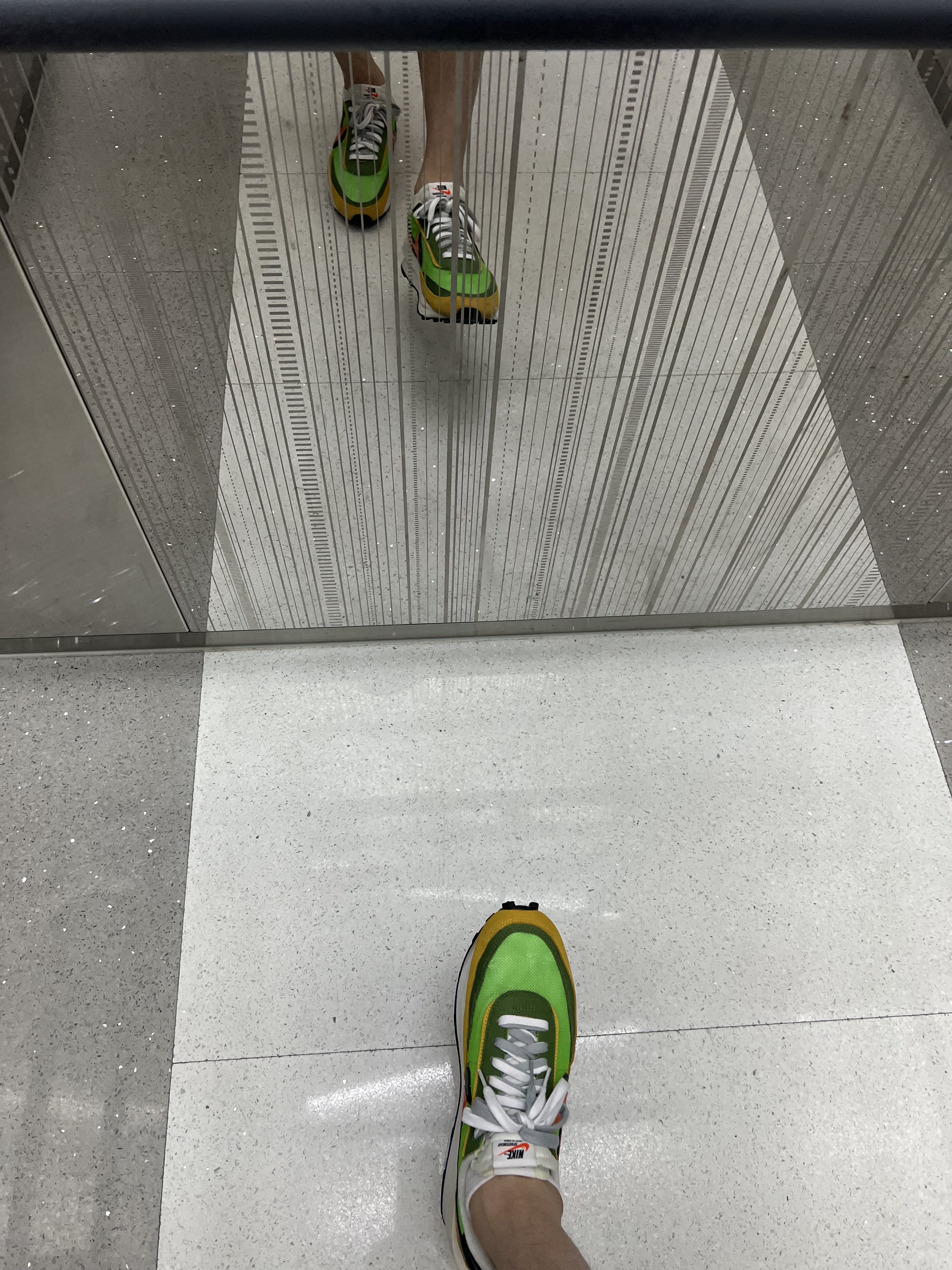 Palace x Porter Tri-Ferg Bell Boy T-Shirt Blue, Nike x Sacai LDWaffle Green Multi 착용 스타일 - 2