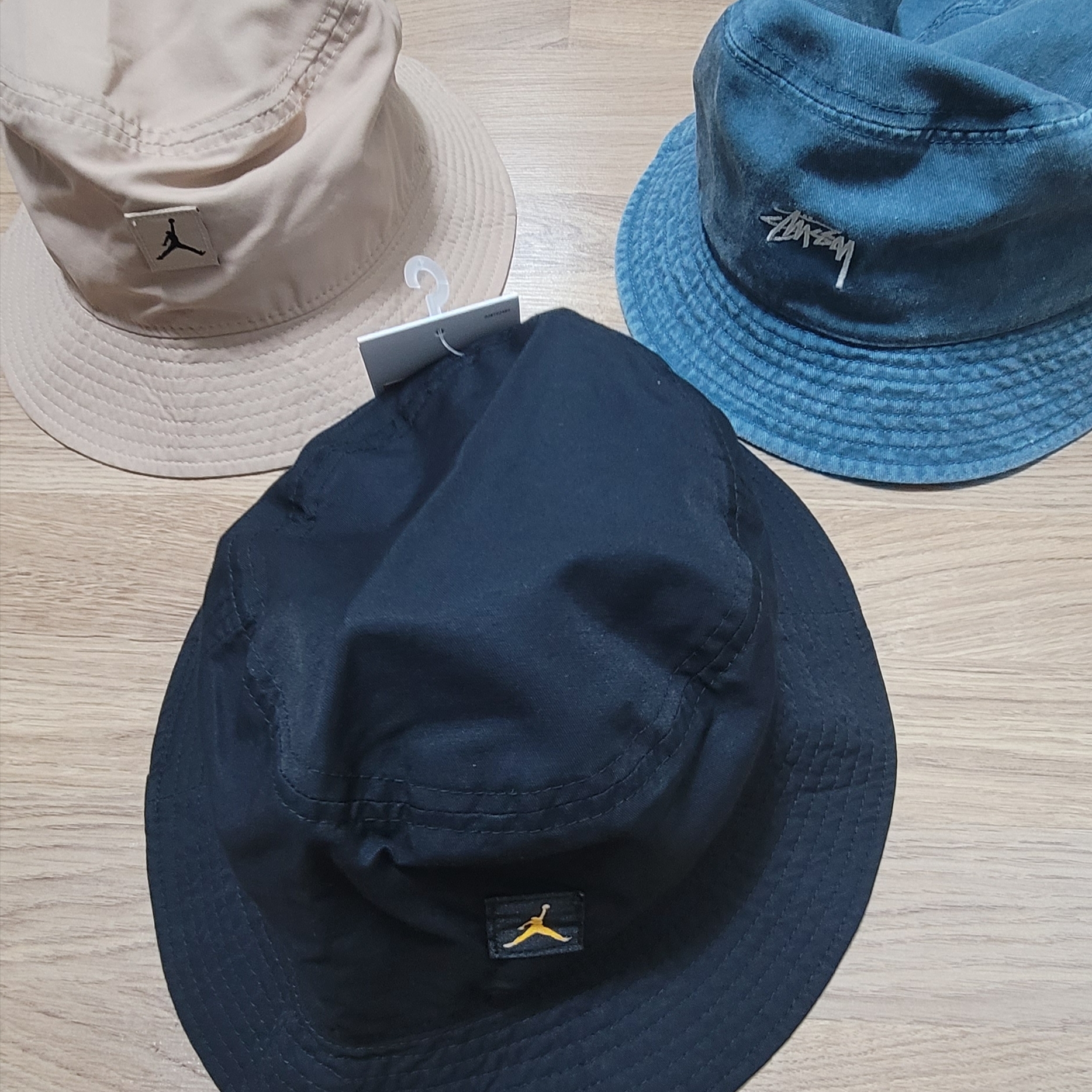 Jordan Jumpman Washed Bucket Hat Black Taxi, Stussy Washed Stock Bucket Hat Laguna Blue 착용 스타일