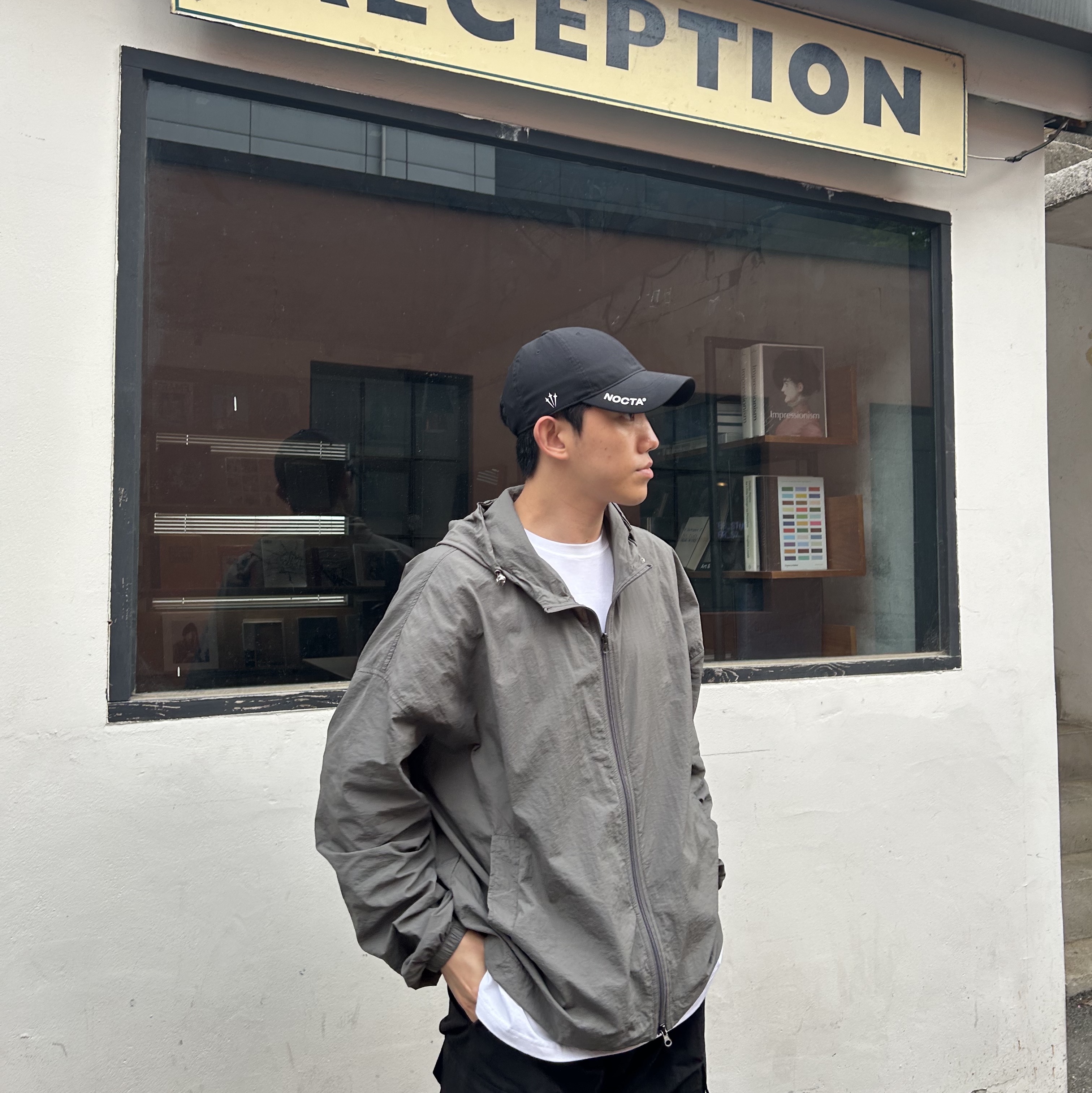 Nike x Drake Nocta Golf Cap Black, Ader Error x Eastpak Up-Down Sling Black 착용 스타일 - 3