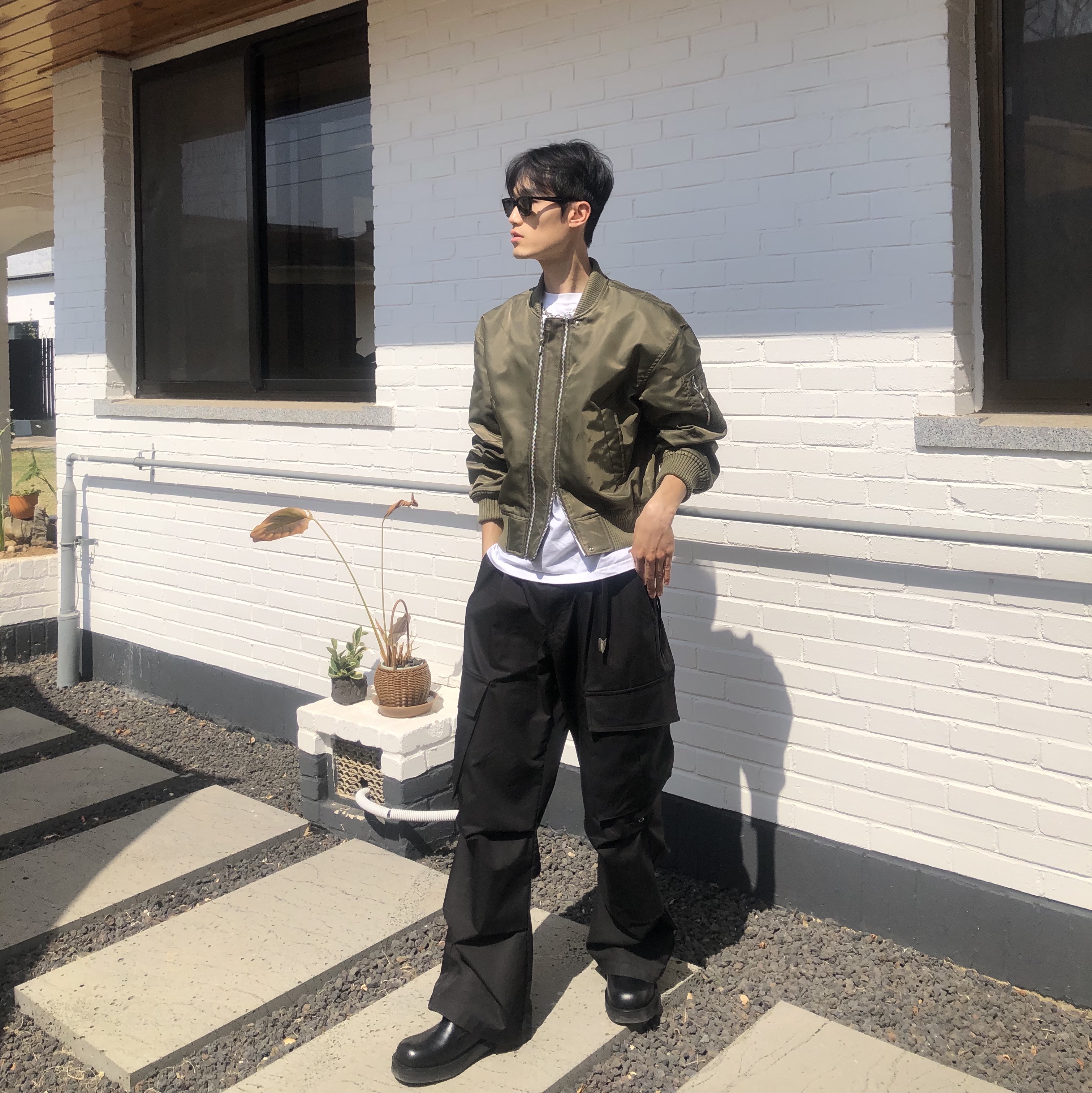 Stu Double Way Short Bomber Khaki 착용 스타일