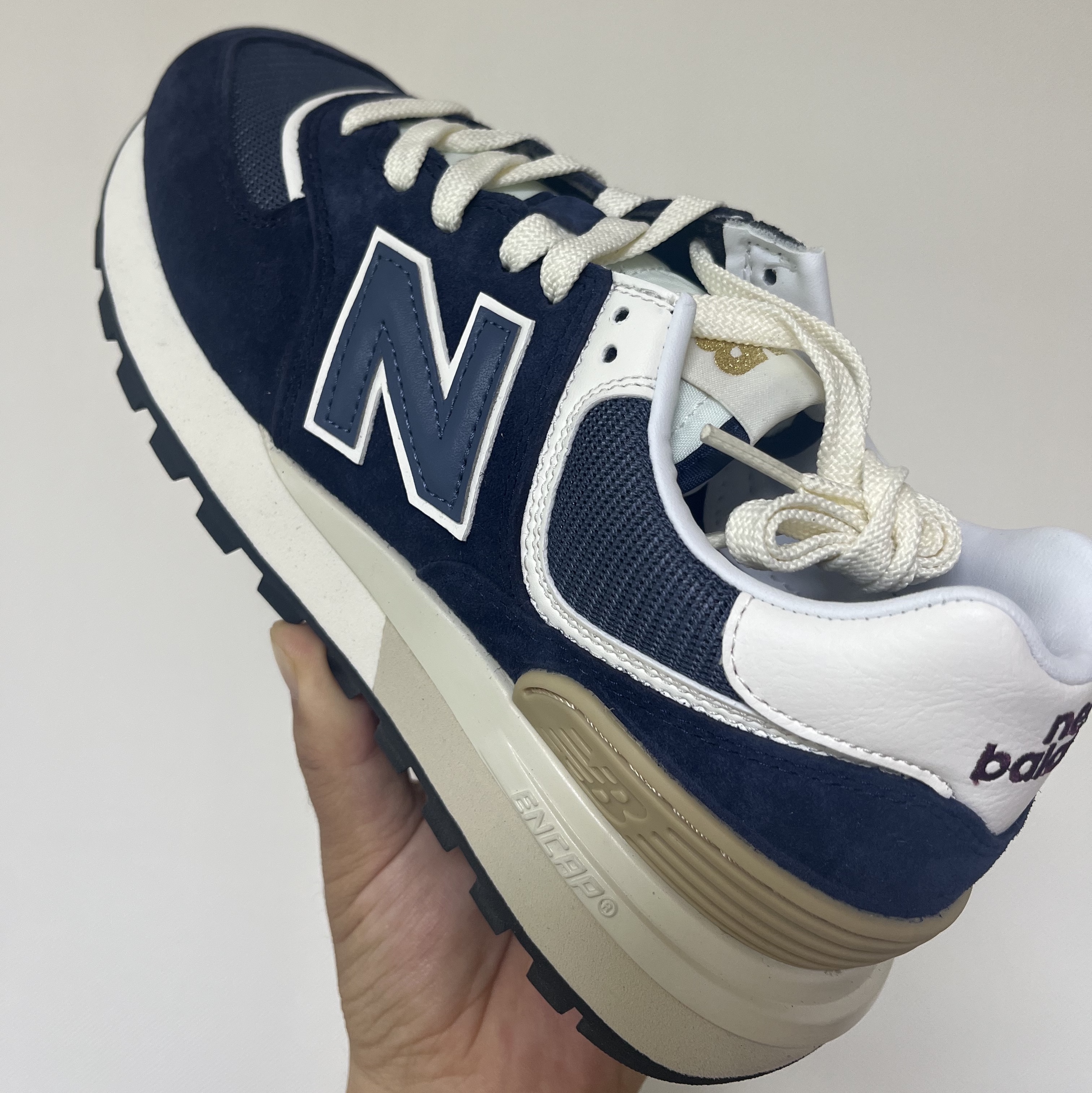 New Balance 574 Legacy Navy, New Balance 574 Legacy Navy Sea Salt 착용 스타일 - 2