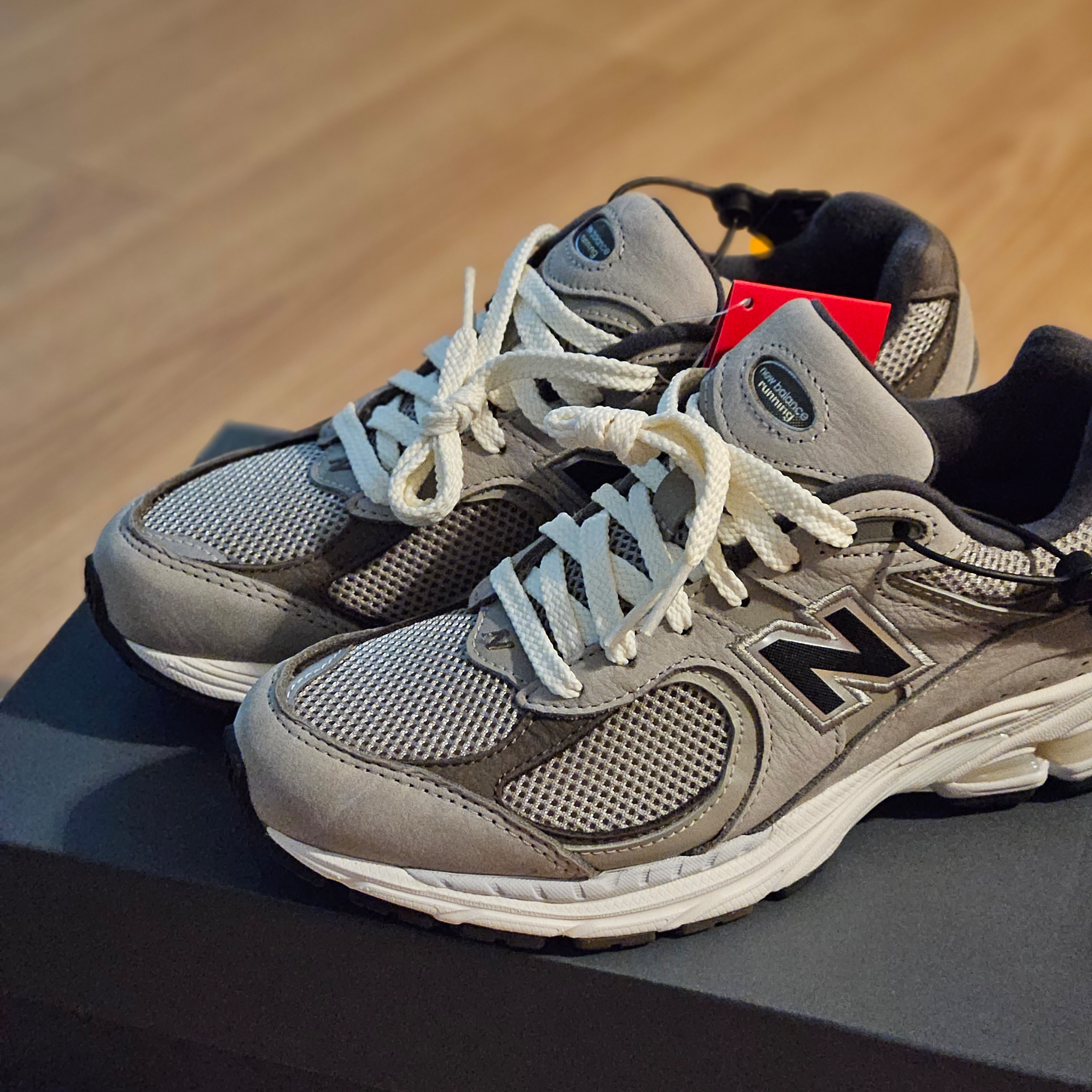 New Balance 2002 Warm Alpaca 착용 스타일