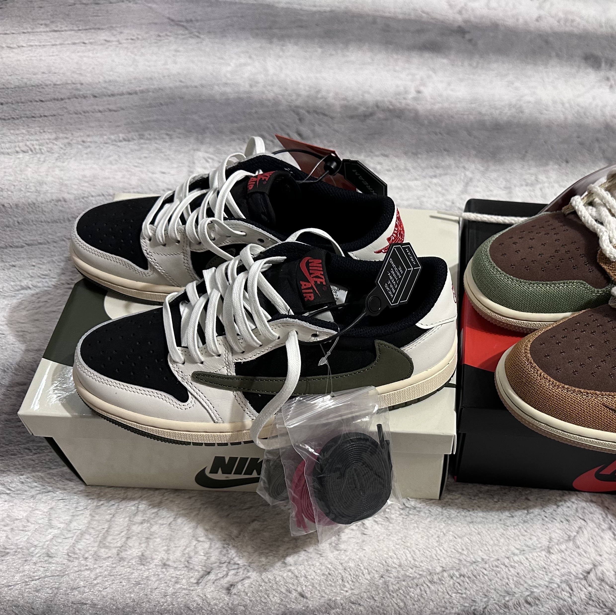 (W) Jordan 1 x Travis Scott Retro Low OG SP Medium Olive 착용 스타일