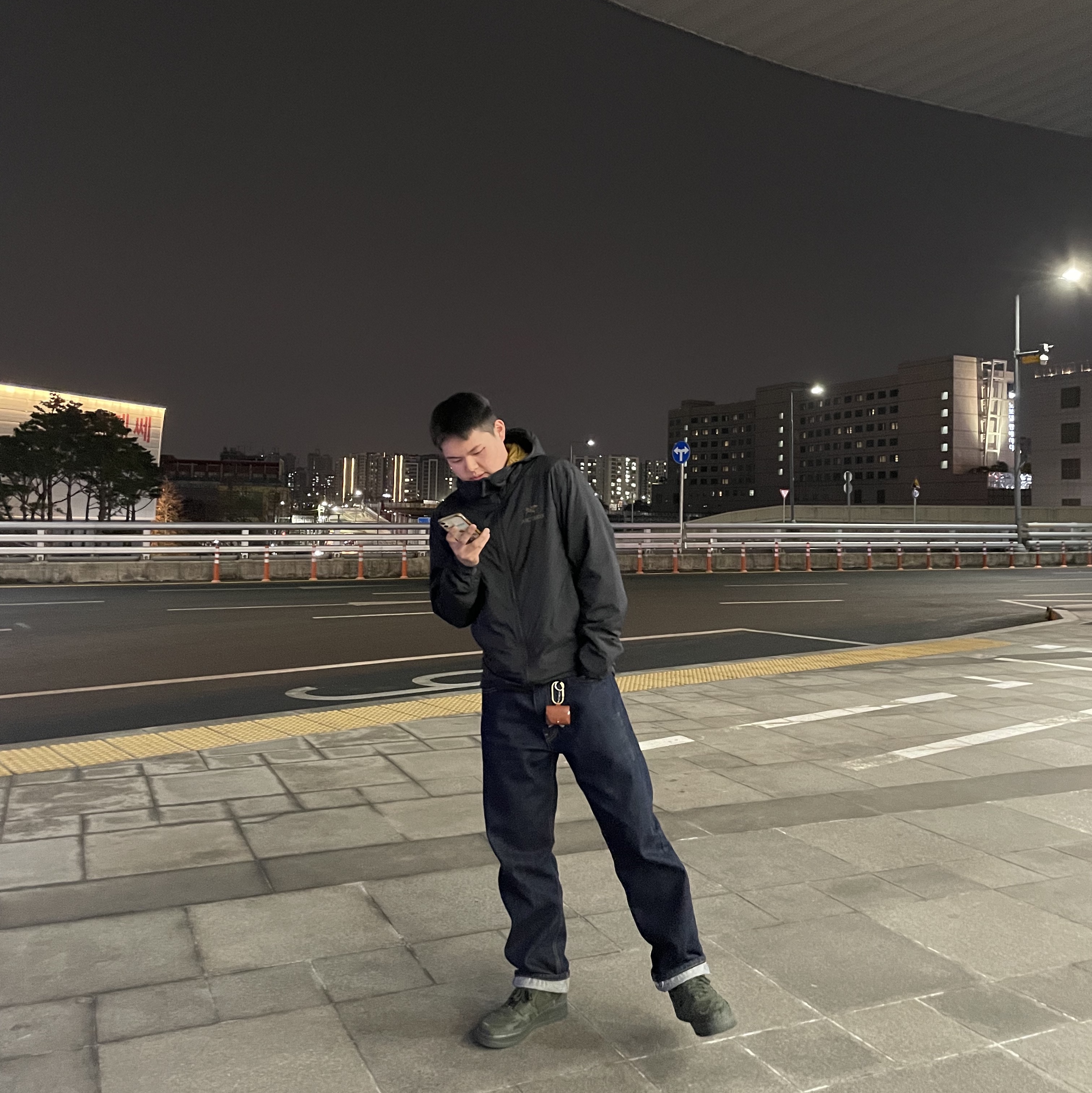 Nike x Billie Eilish Air Force 1 Low '07 SP Sequoia 착용 스타일 - 2
