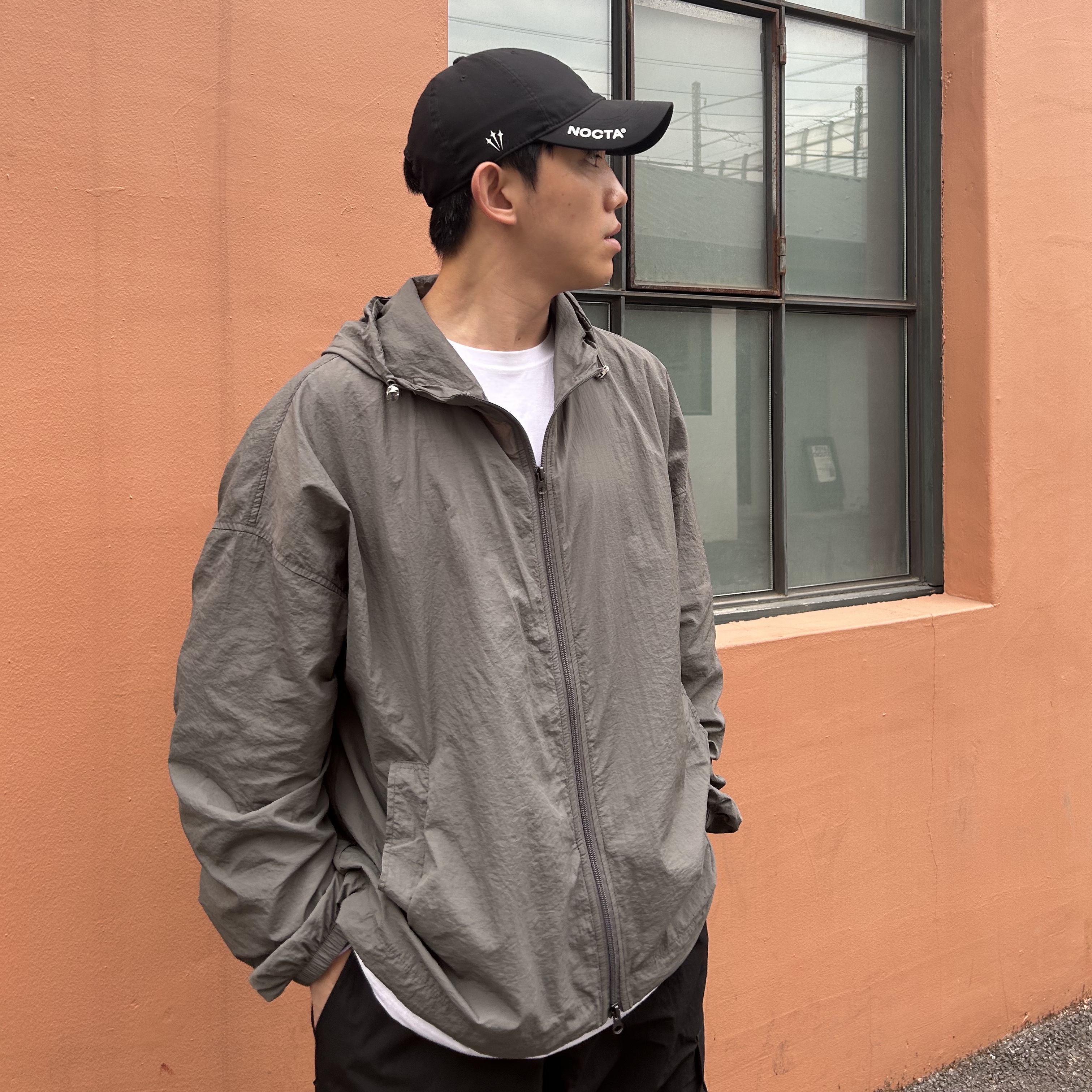 Nike x Drake Nocta Golf Cap Black, Ader Error x Eastpak Up-Down Sling Black 착용 스타일 - 2