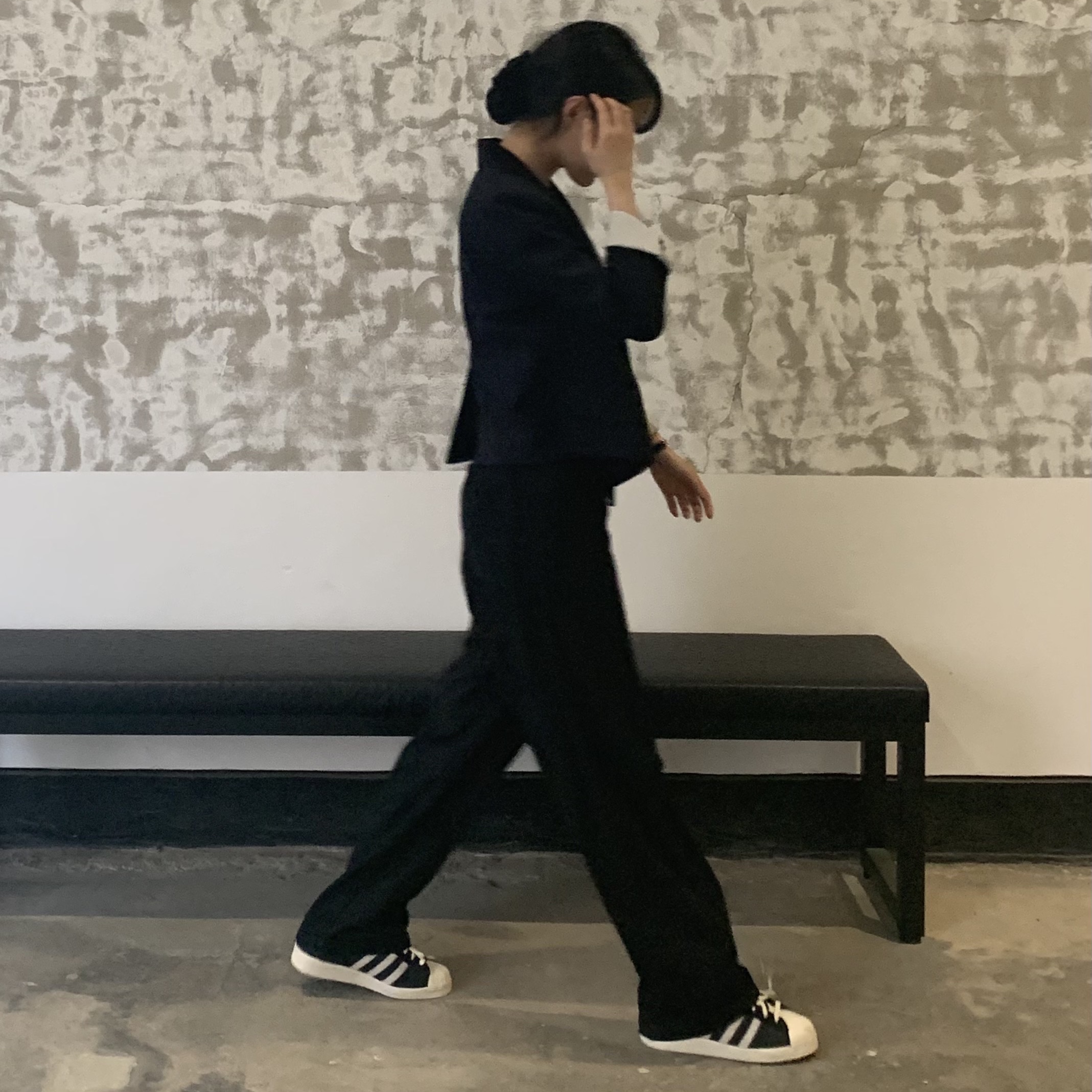 Adidas Superstar 82 Black White 착용 스타일 - 1
