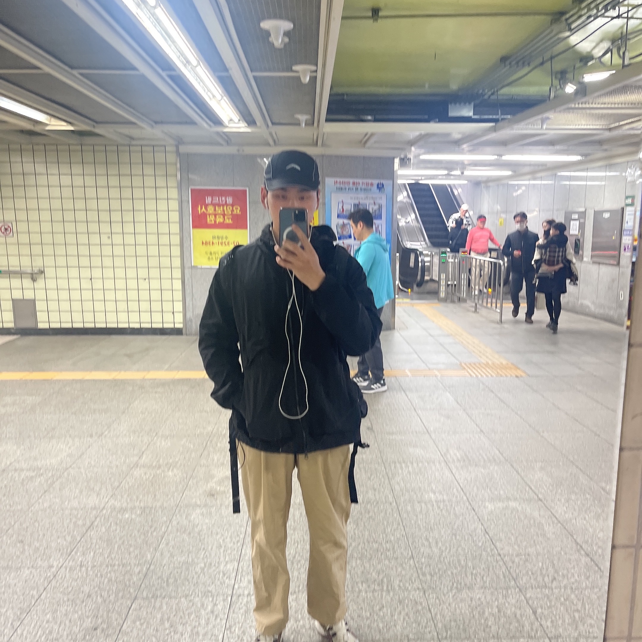 Darkr8m Studio x Hardhitters Refelective Running Cap Black, Asics Gel-1090 White Black 착용 스타일 - 1