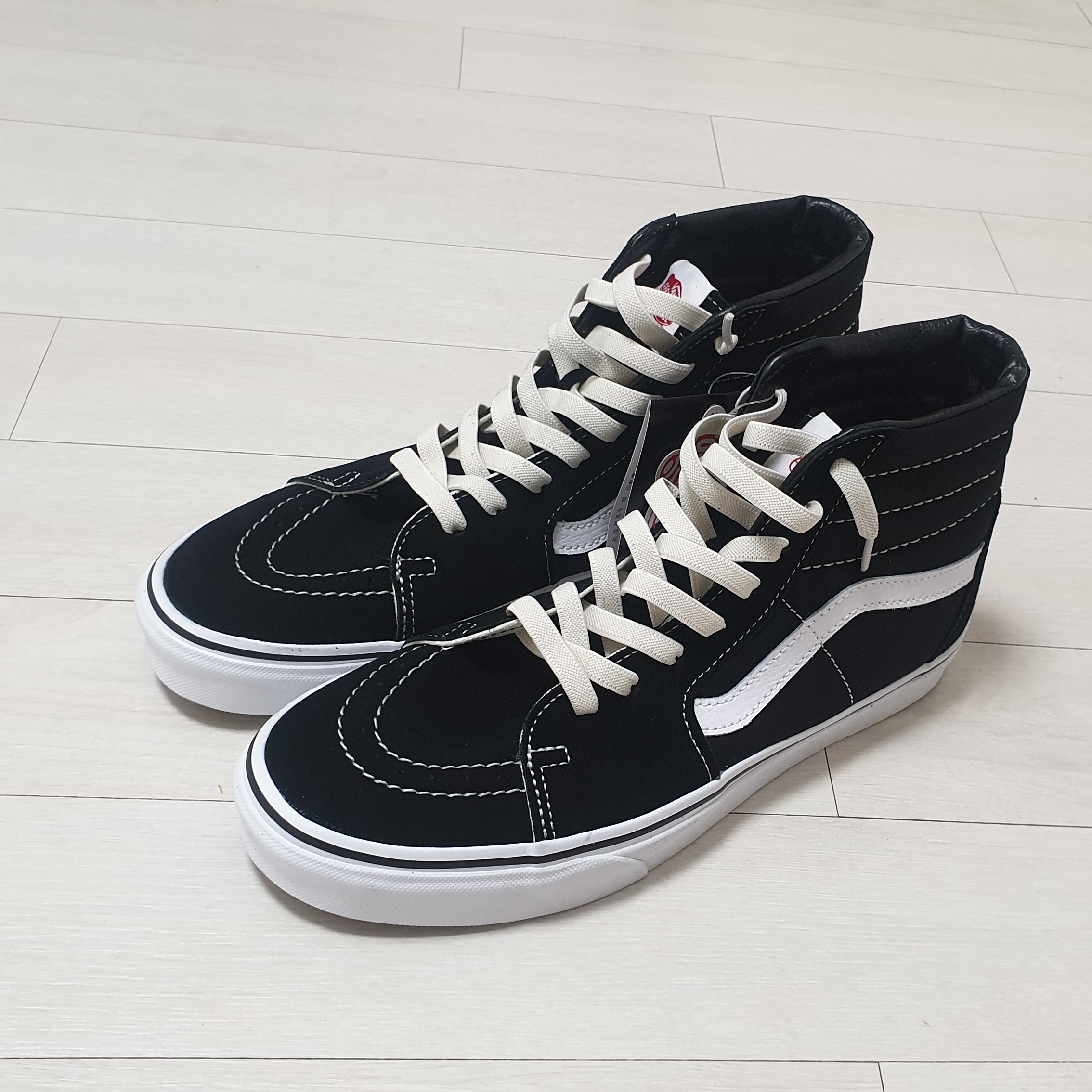 Vans Sk8-Hi Black White 착용 스타일