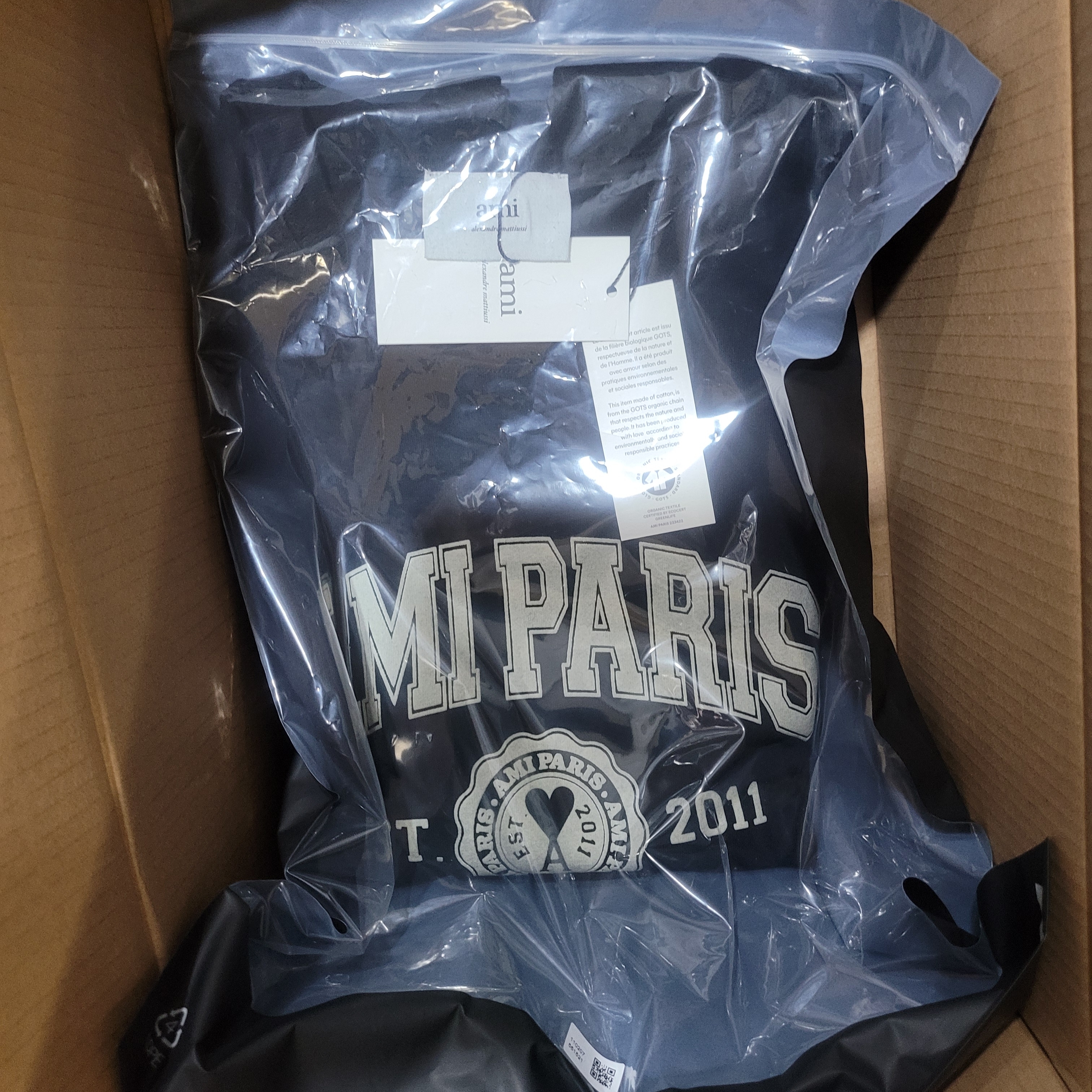 AMI Paris France T-Shirt Black 착용 스타일