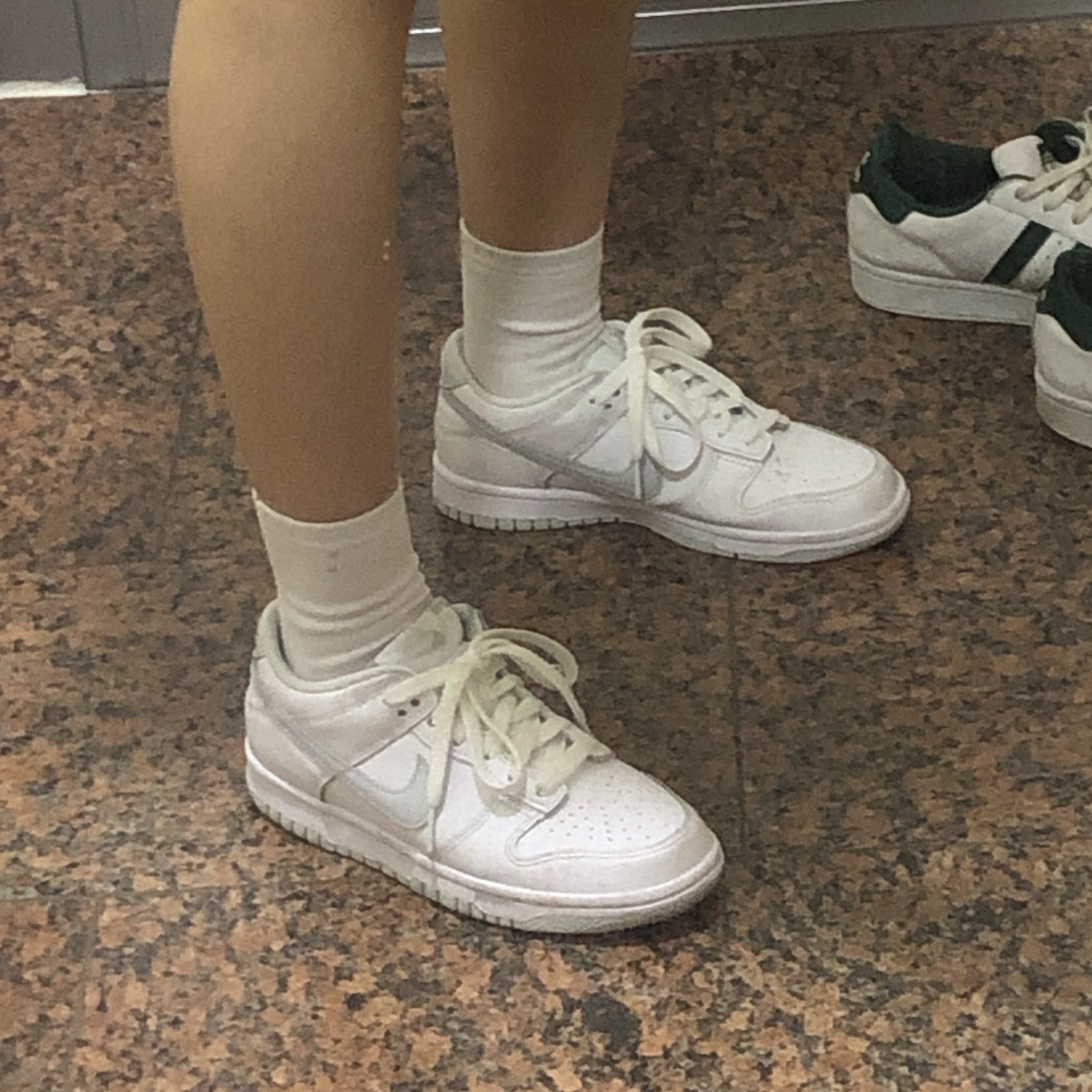 (GS) Nike Dunk Low White Pure Platinum 착용 스타일 - 1