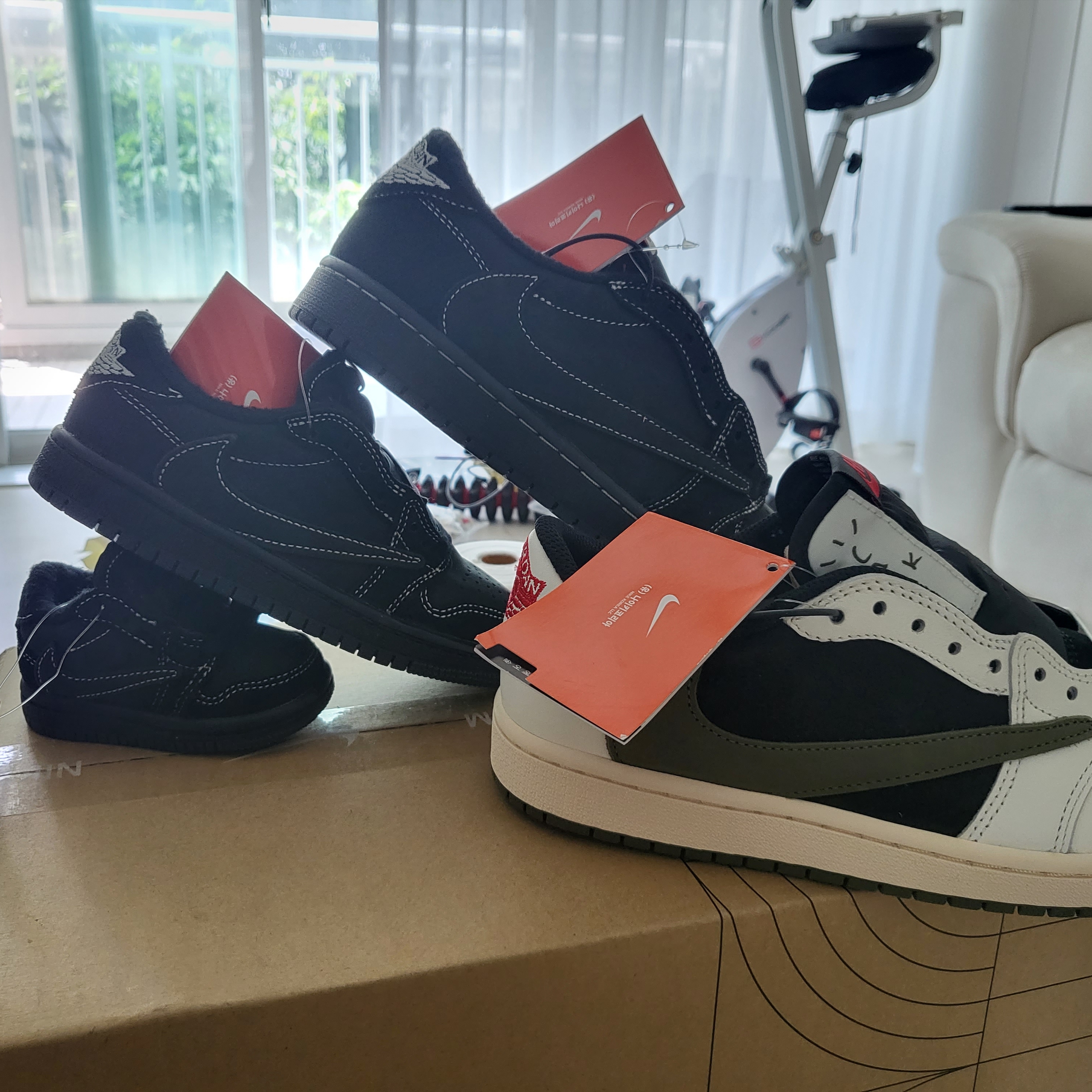 Jordan 1 x Travis Scott Retro Low OG SP Black Phantom, (W) Jordan 1 x Travis Scott Retro Low OG SP Medium Olive 착용 스타일