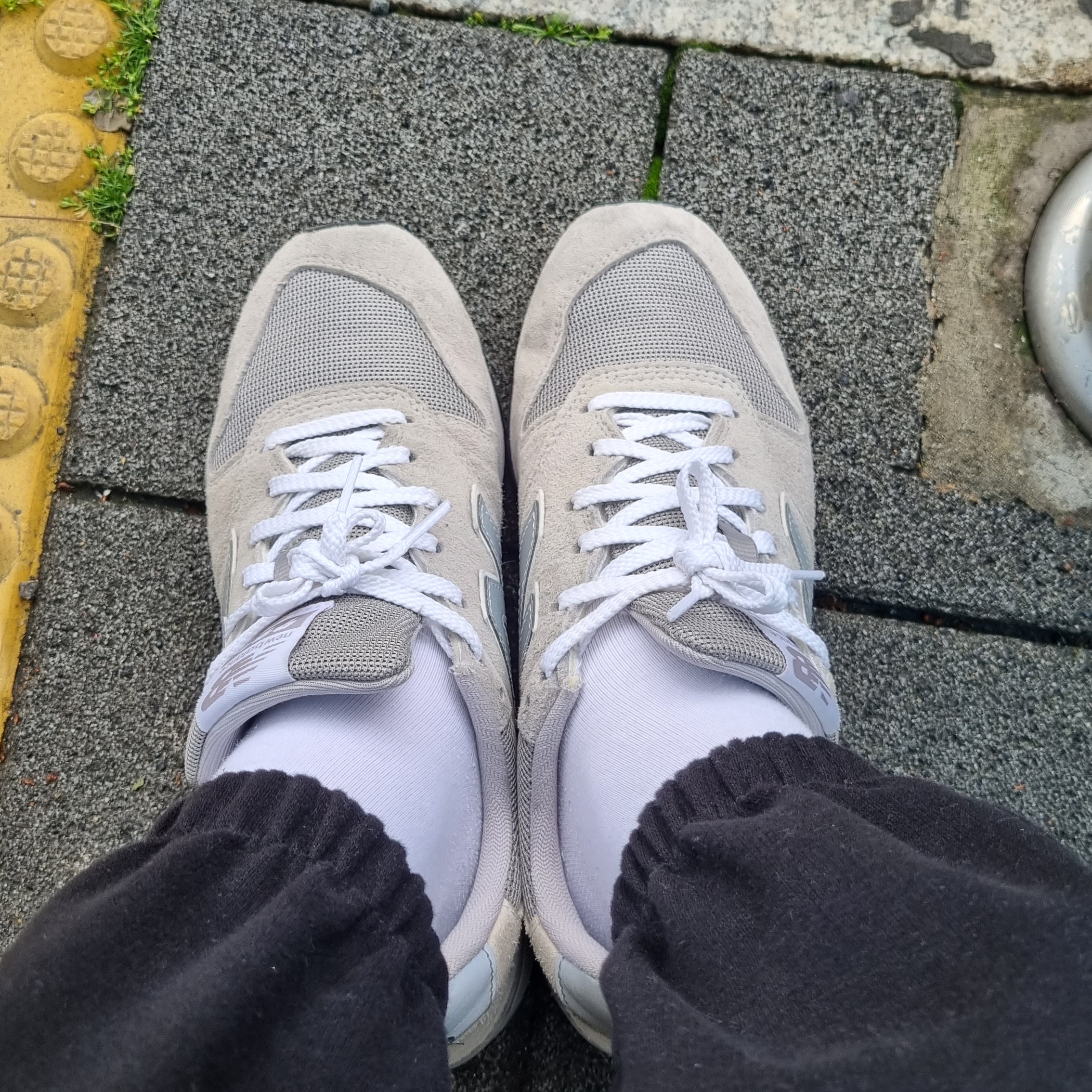 New Balance 996 Grey 착용 스타일