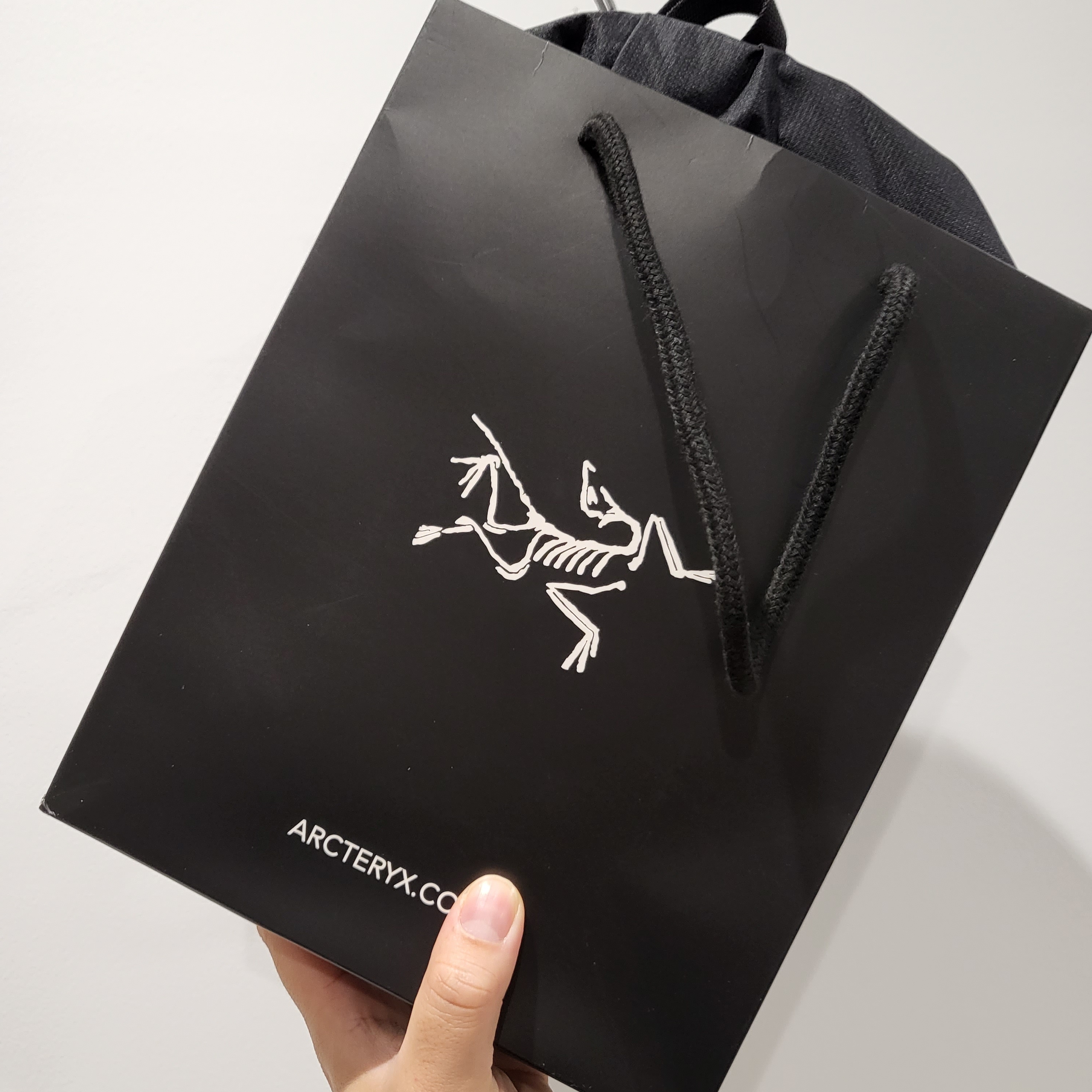 Arc'teryx Heliad 6 Crossbody Bag Black 착용 스타일 - 1