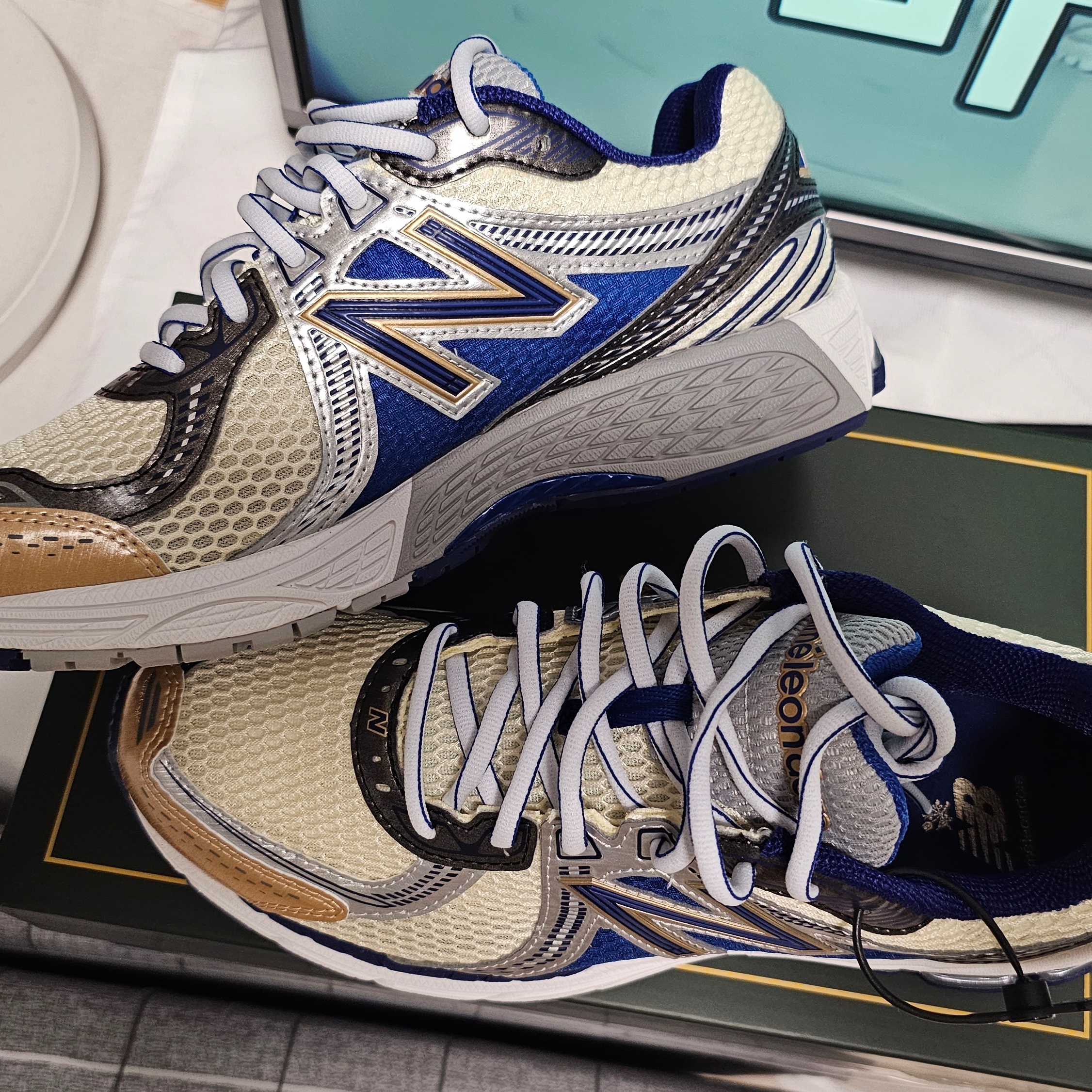 New Balance x Aime Leon Dore 860v2 Blue 착용 스타일 - 4