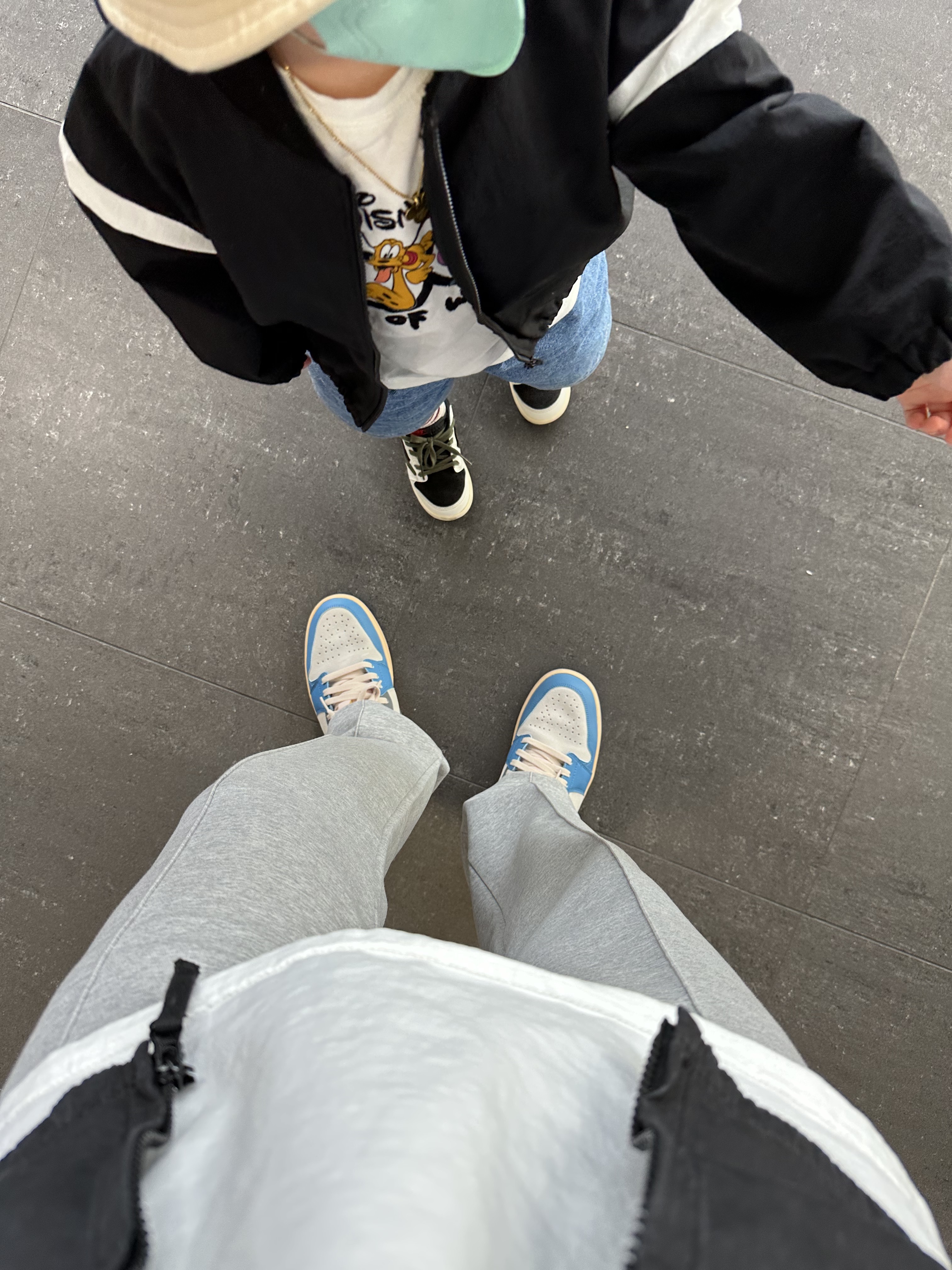 Jordan 1 Low SE Tokyo 96, (TD) Jordan 1 x Travis Scott Retro Low OG SP Medium Olive 착용 스타일
