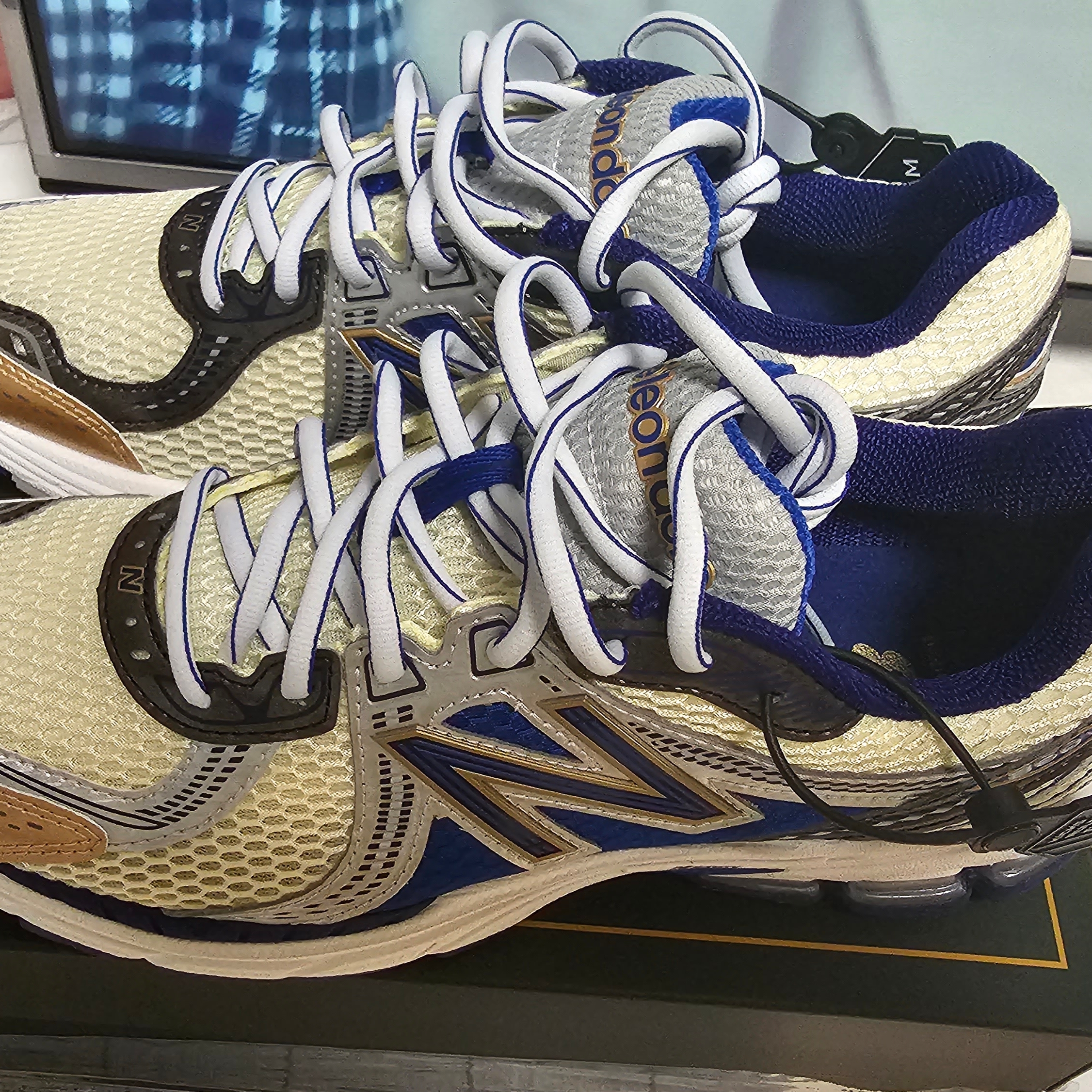New Balance x Aime Leon Dore 860v2 Blue 착용 스타일 - 3