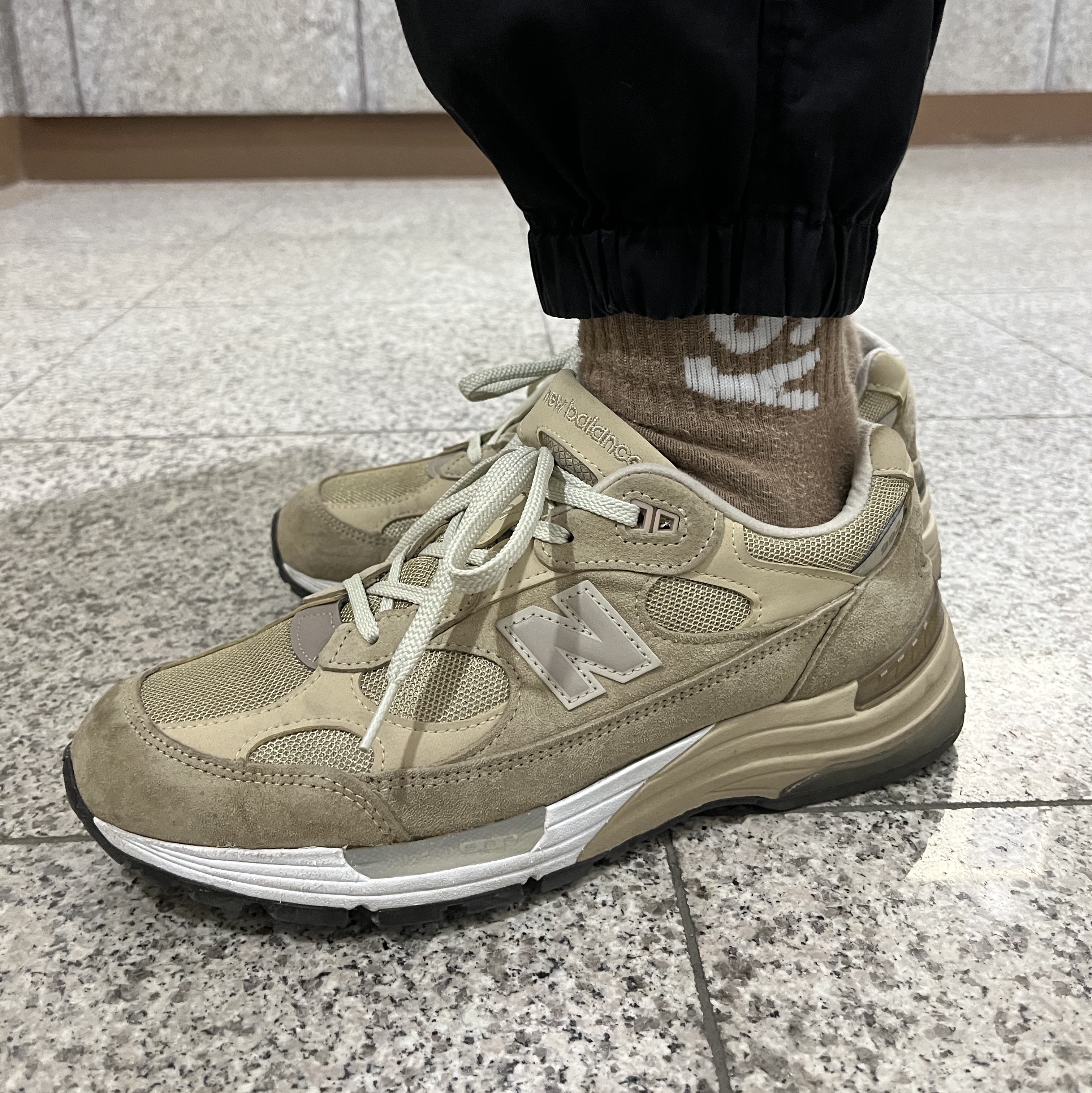 New Balance 992 Made in USA Tan 착용 스타일