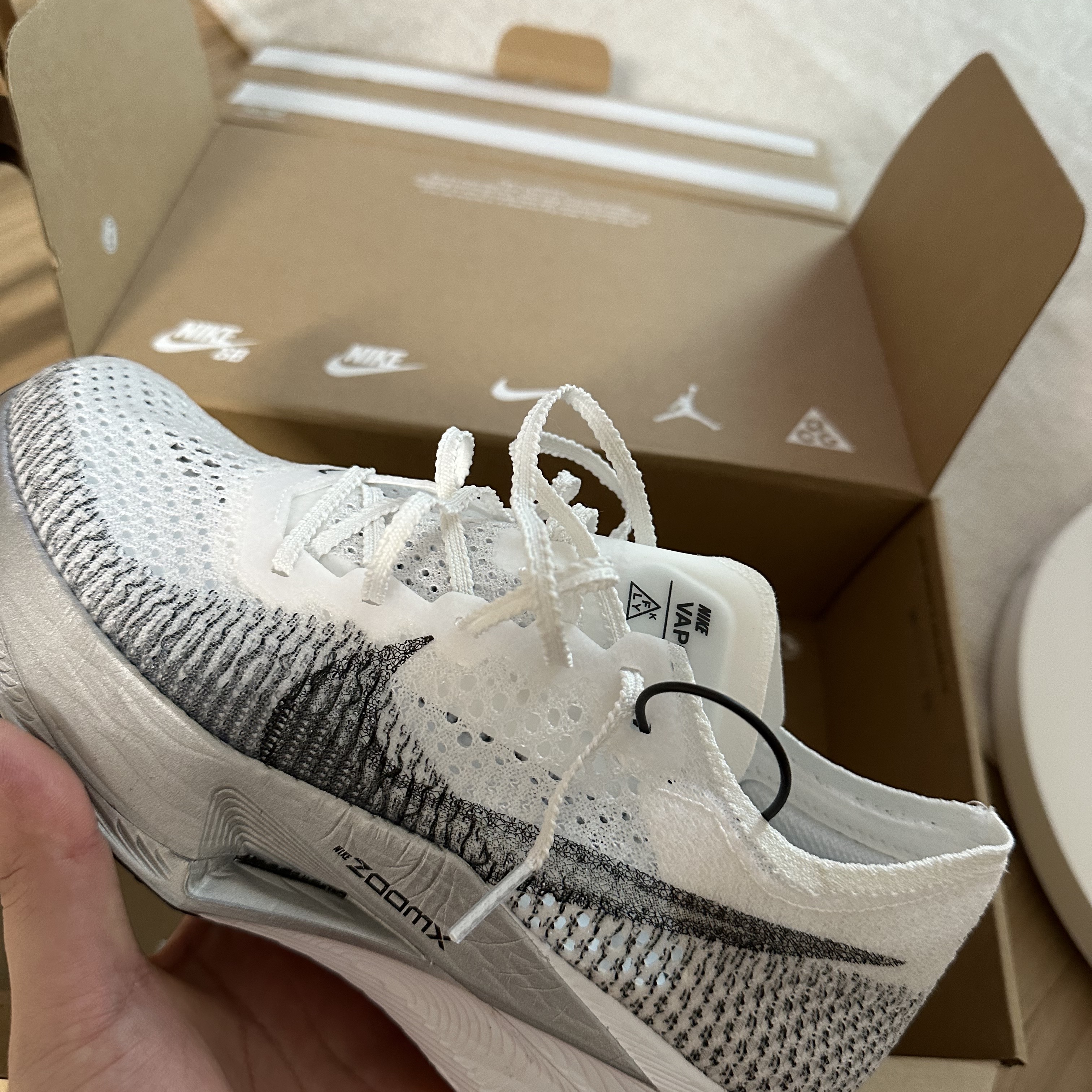 Nike ZoomX Vaporfly Next% 3 White Grey 착용 스타일
