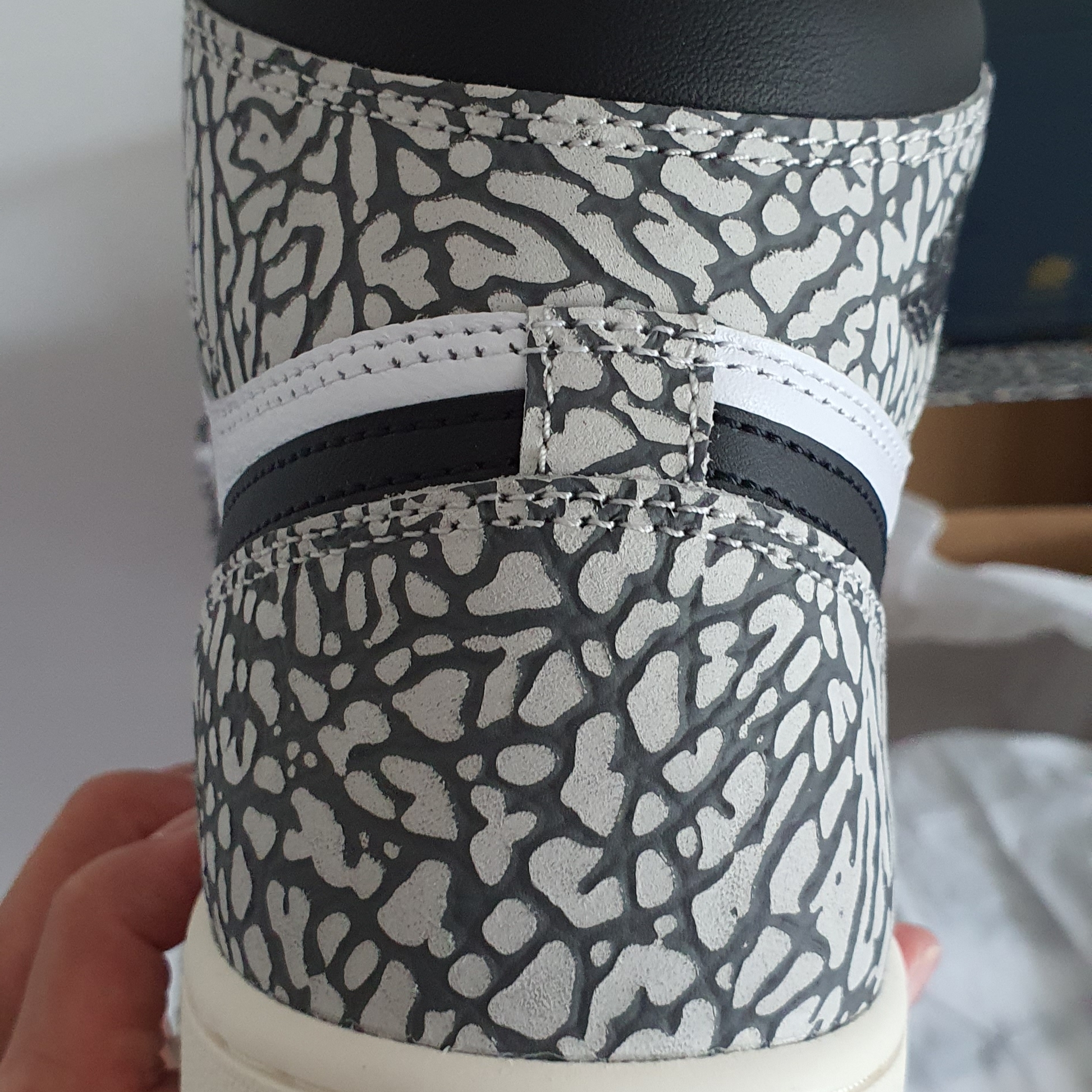 Jordan 1 Retro High OG White Cement 착용 스타일 - 1