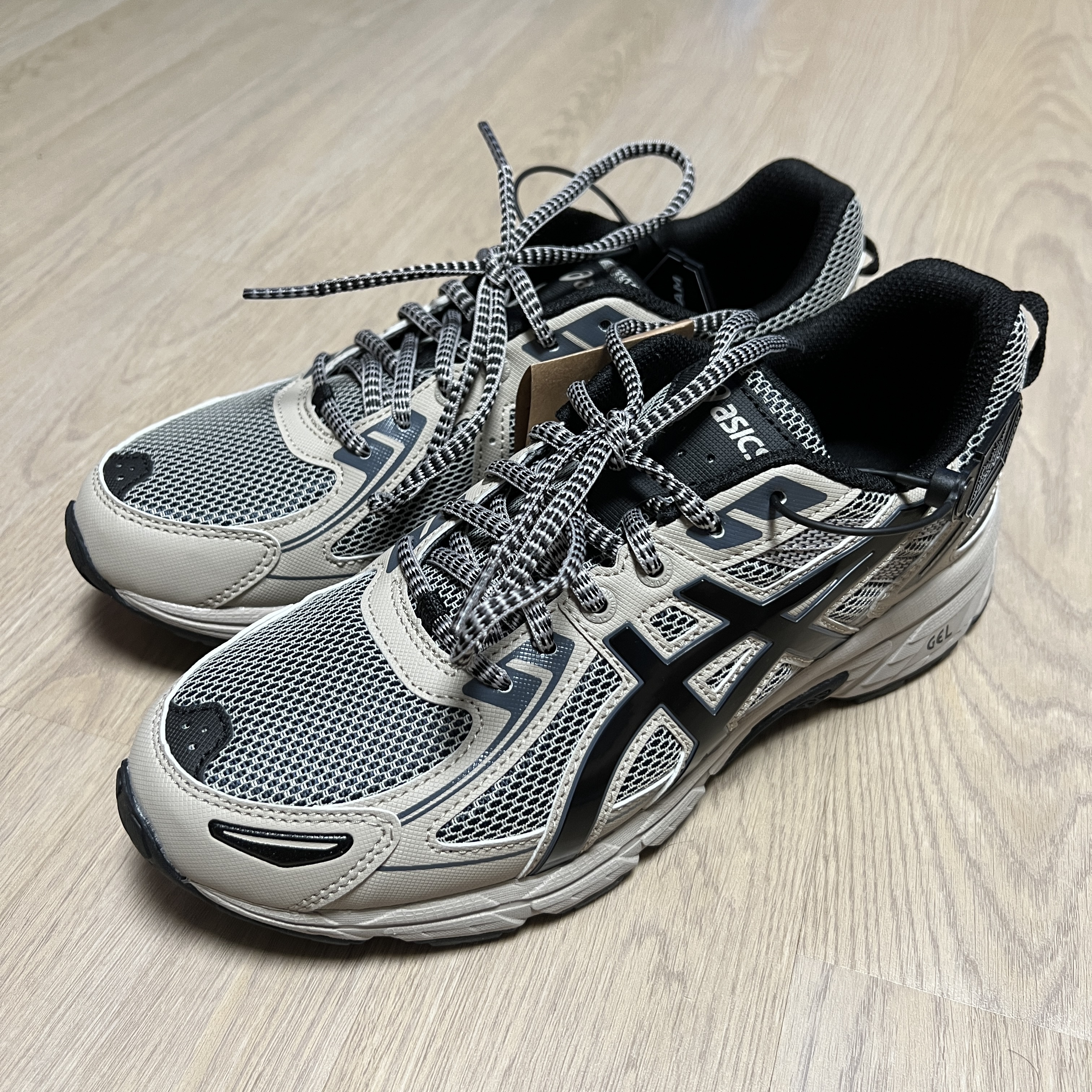 Asics Gel-Venture 6 Feather Grey Black 착용 스타일