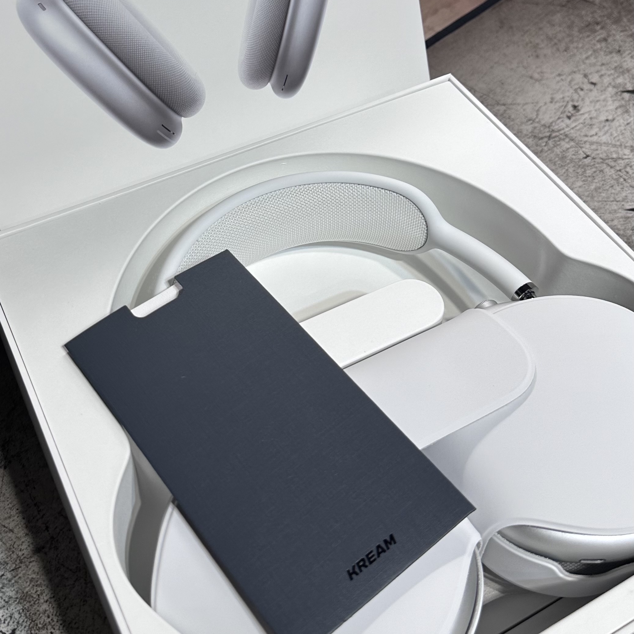 Apple AirPods Max Lightning Silver (Korean Ver.) 착용 스타일