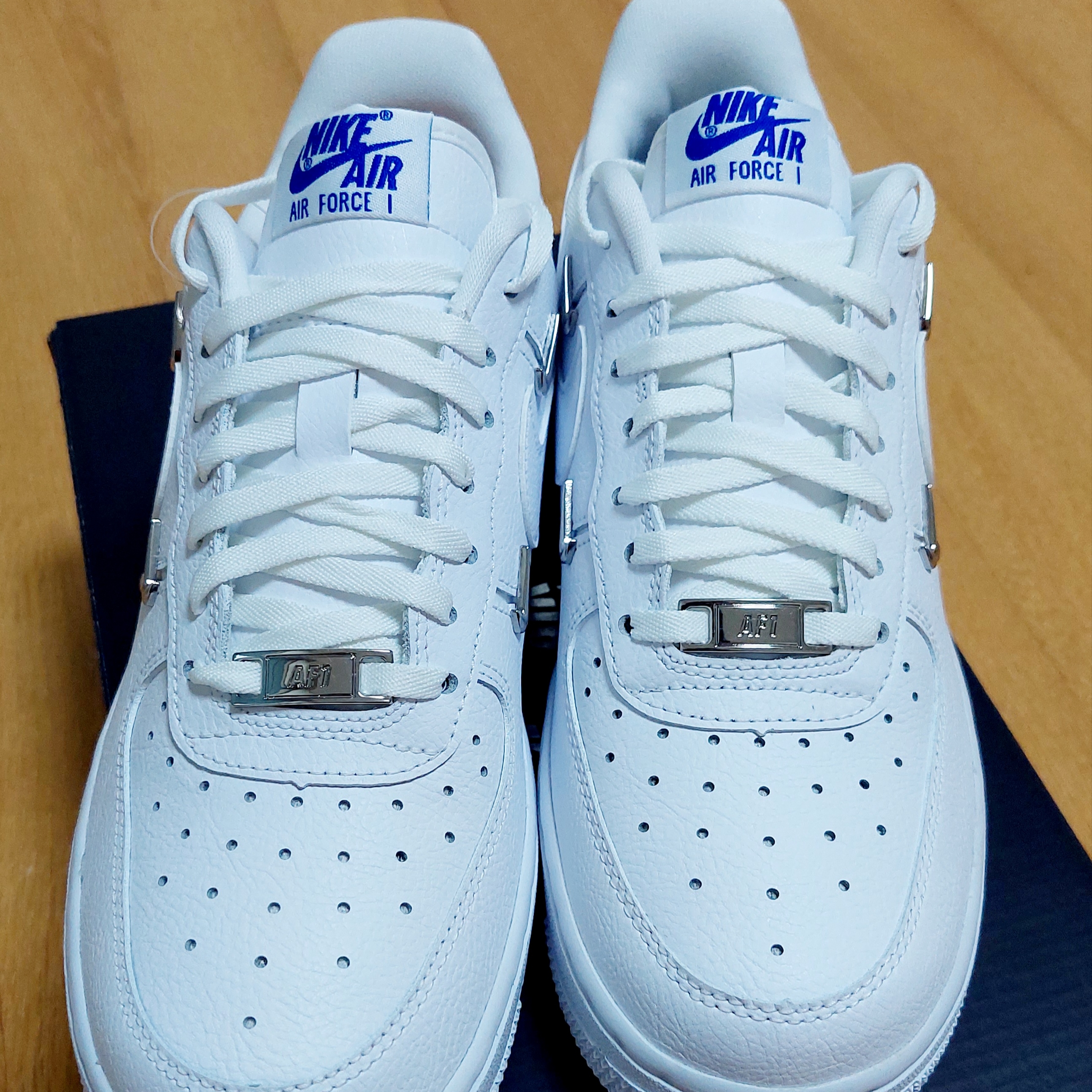 (W) Nike Air Force 1 Low '07 LX Chrome Luxe 착용 스타일 - 2
