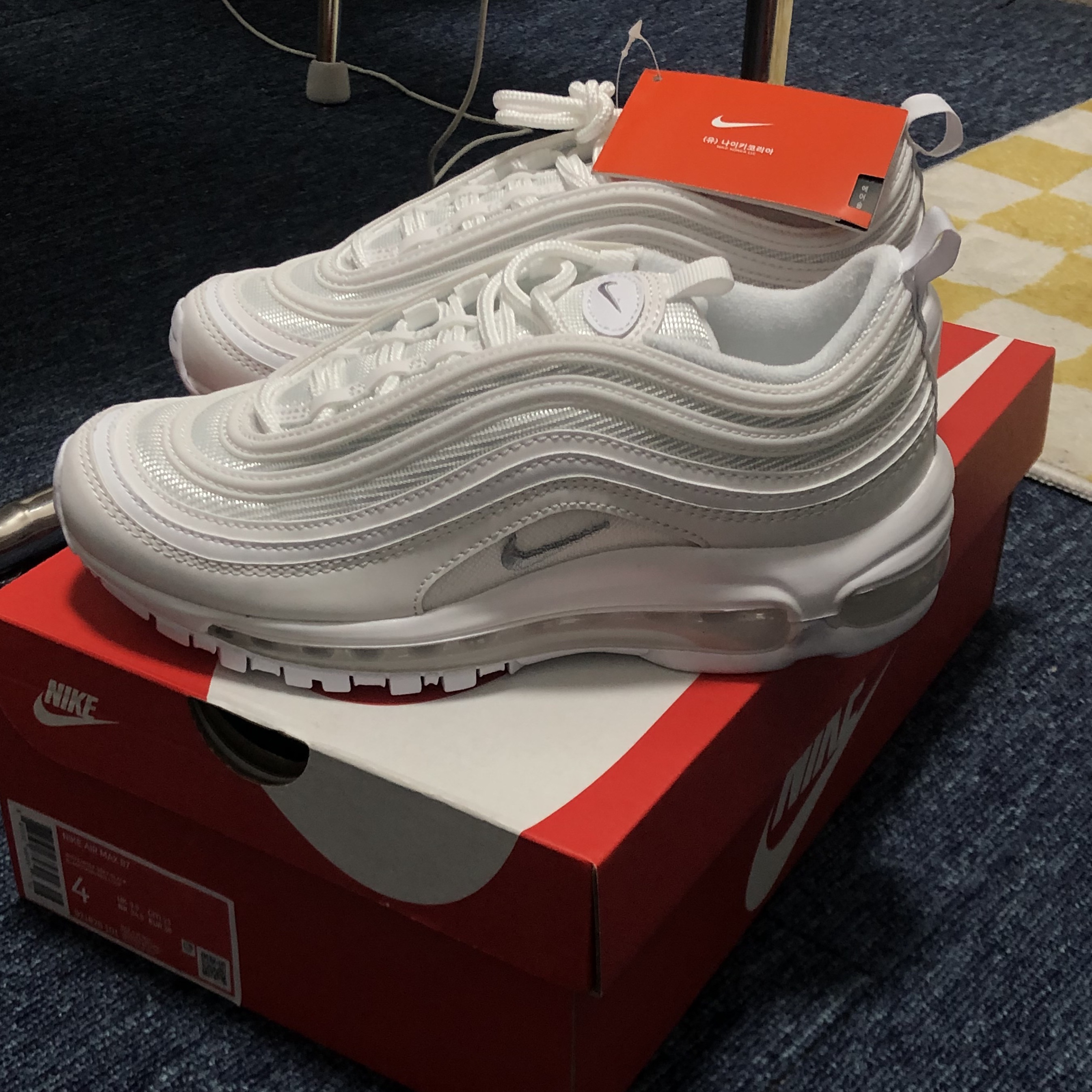 Nike Air Max 97 Triple White Wolf Grey 착용 스타일