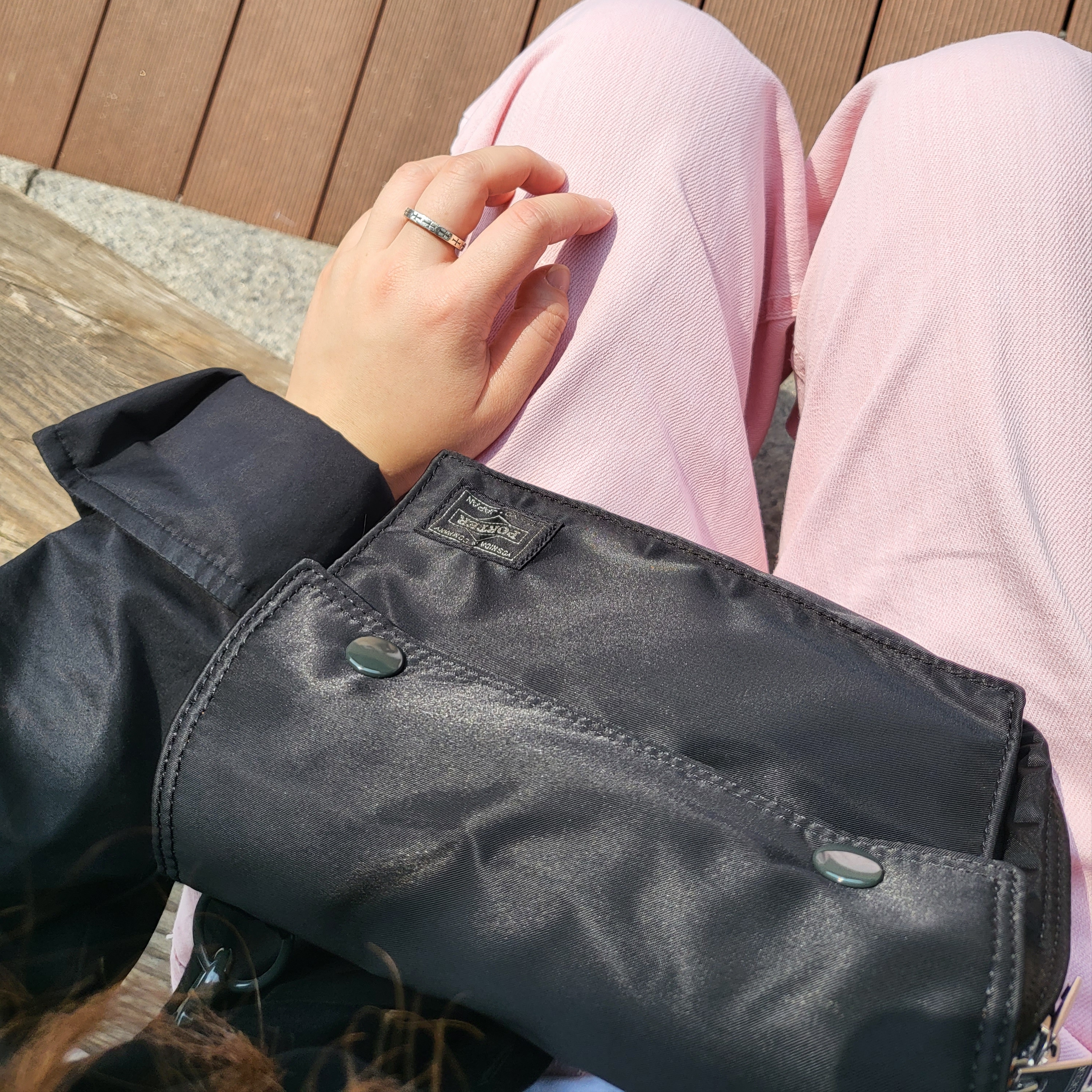 Porter Tanker Shoulder Bag Black 착용 스타일