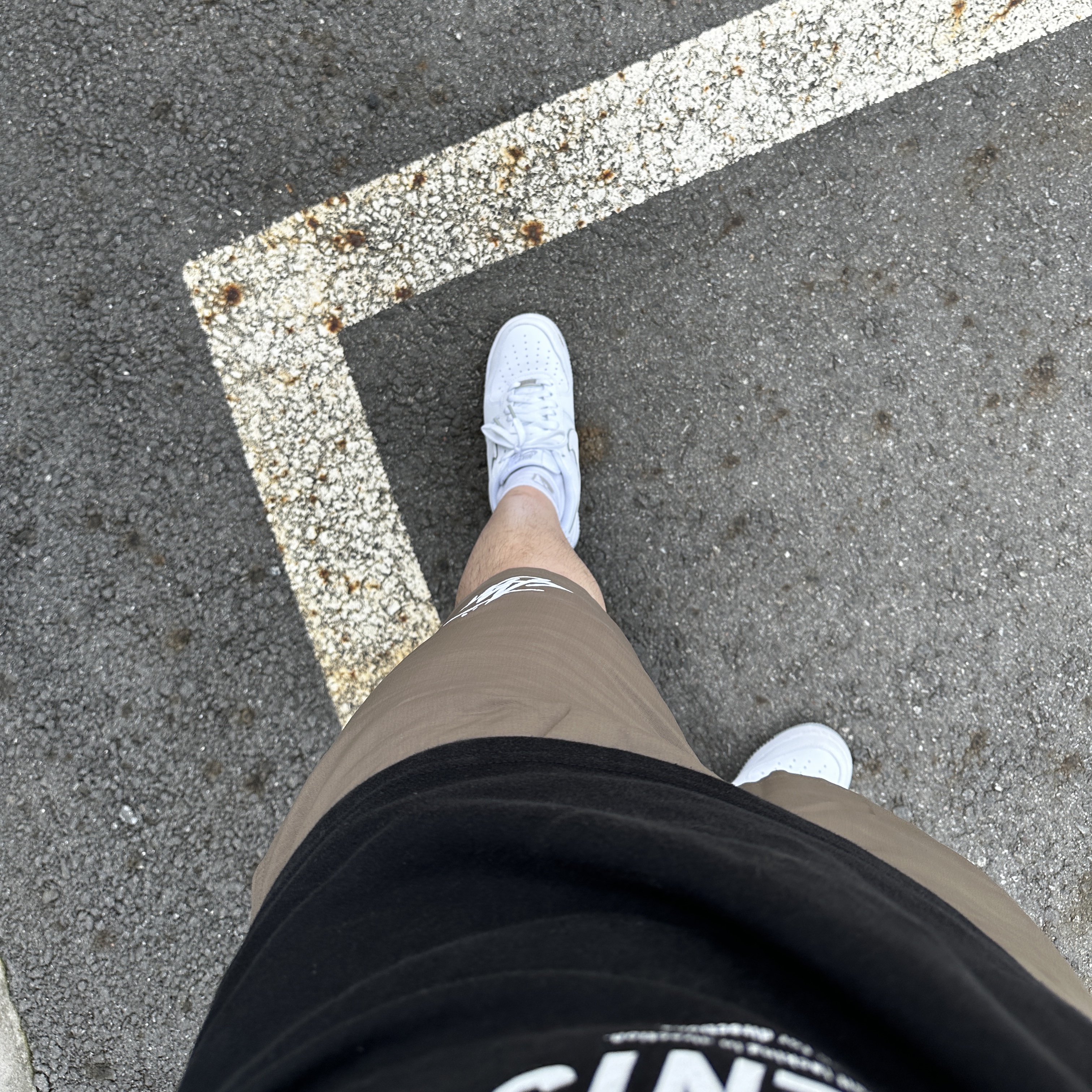 Stussy Big Stock Water Shorts Brown, Nike Air Force 1 '07 Low White 착용 스타일