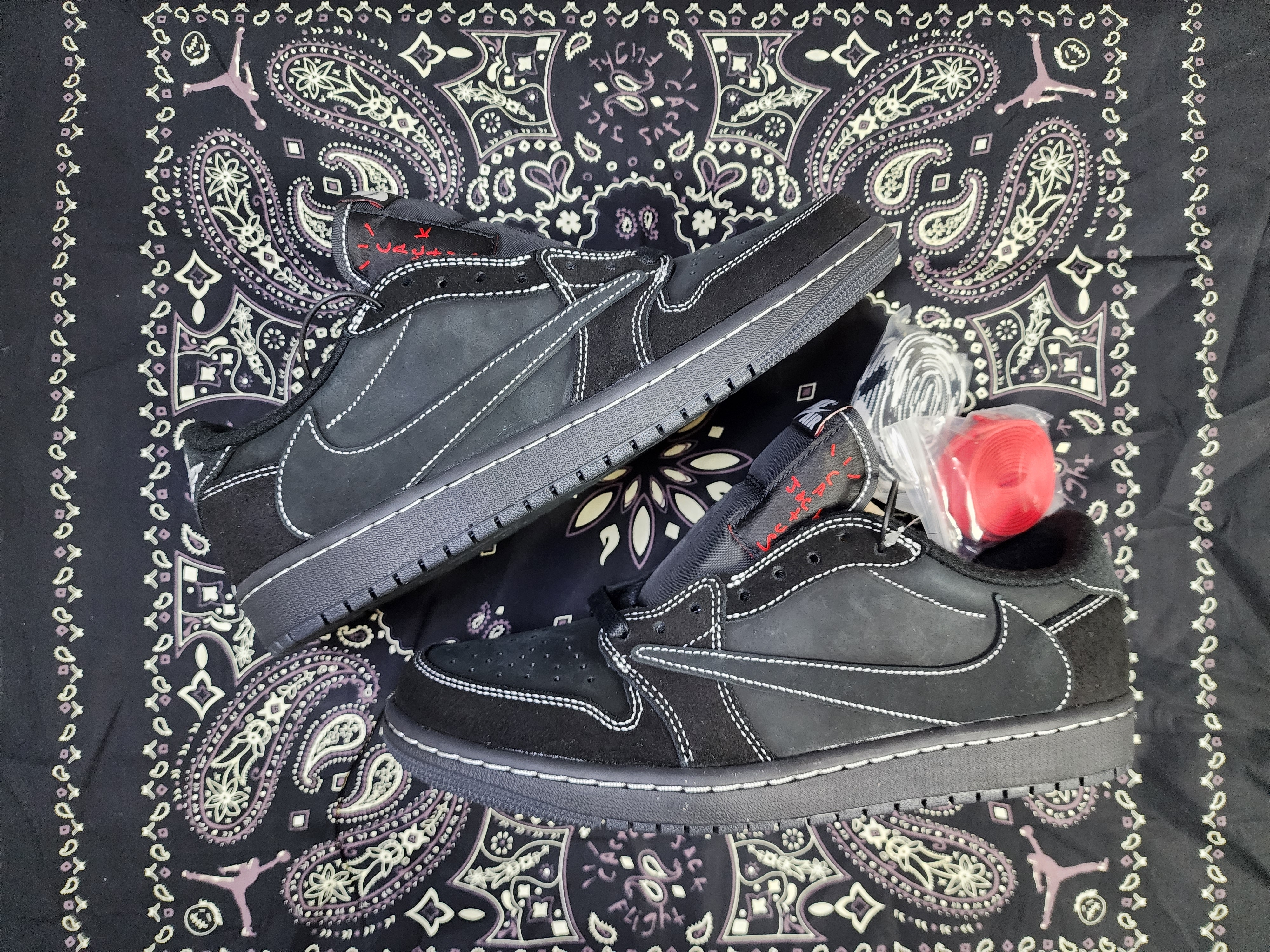 Jordan 1 x Travis Scott Retro Low OG SP Black Phantom 착용 스타일