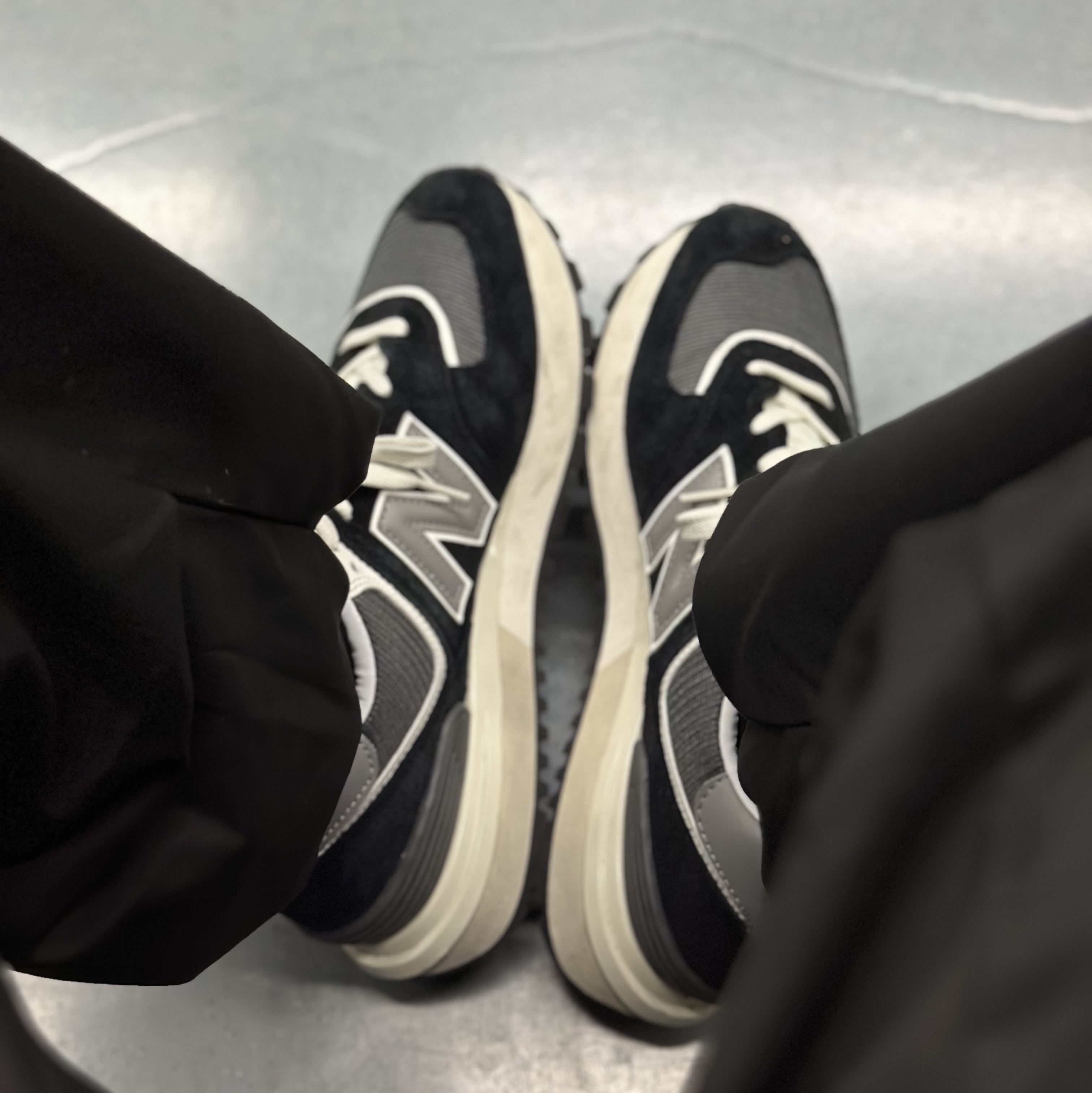 New Balance 574 Legacy Black 착용 스타일
