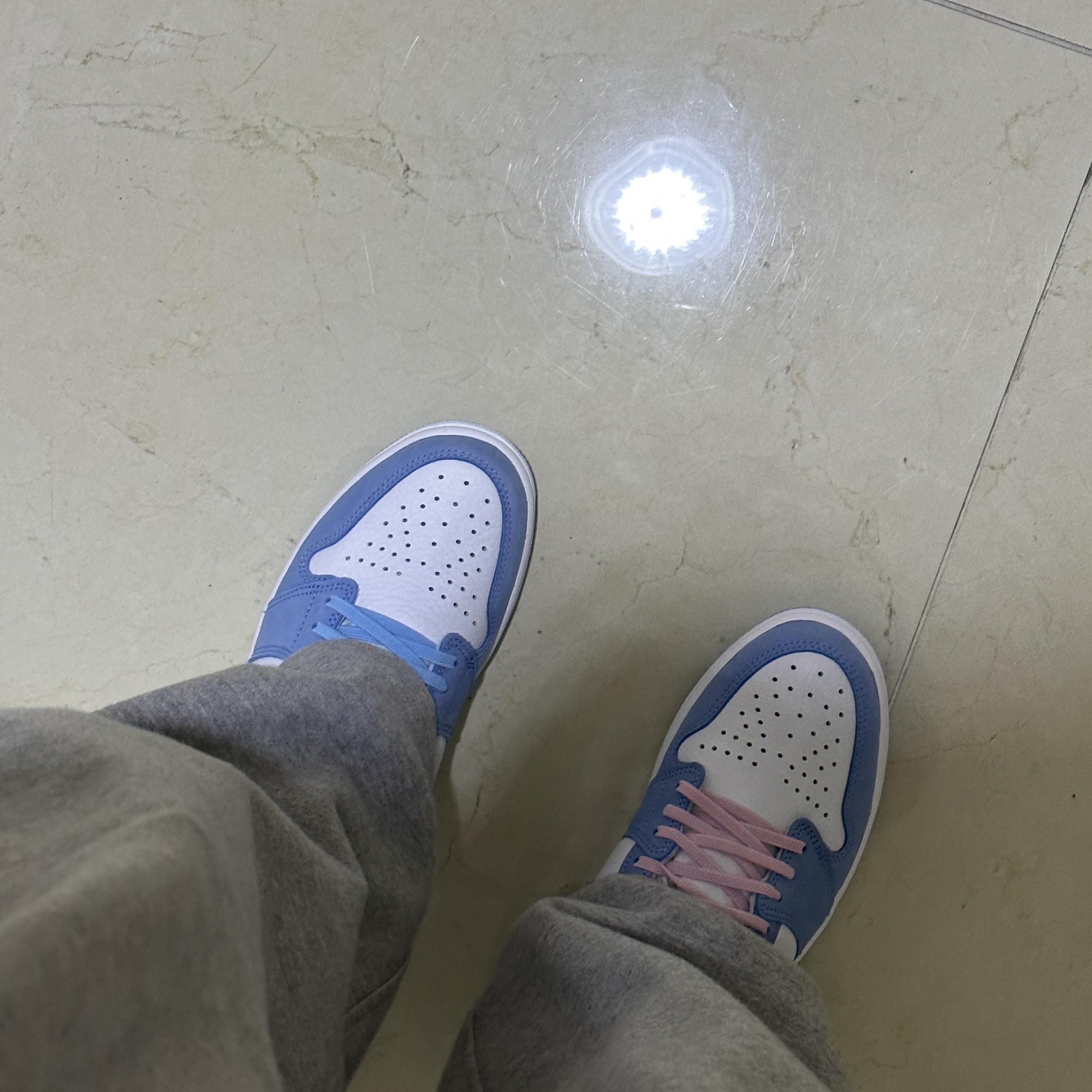 Jordan 1 Retro High OG University Blue 착용 스타일