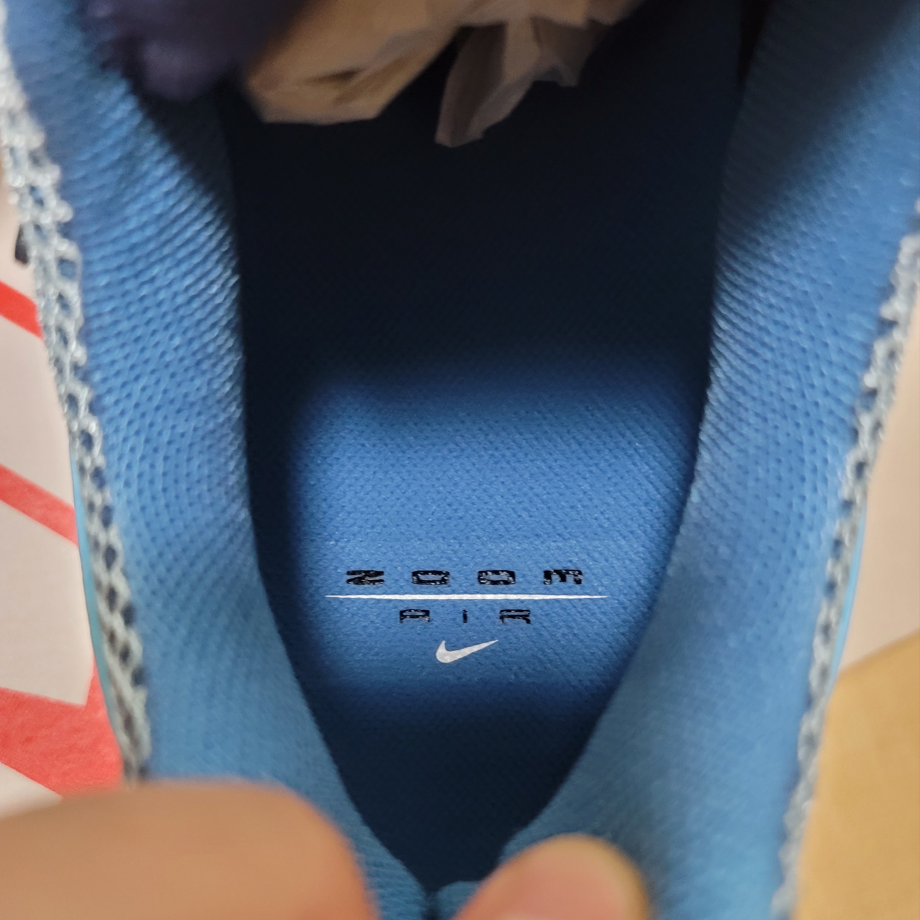 Nike Zoom Vomero 5 Mystic Navy and Worn Blue 착용 스타일 - 3