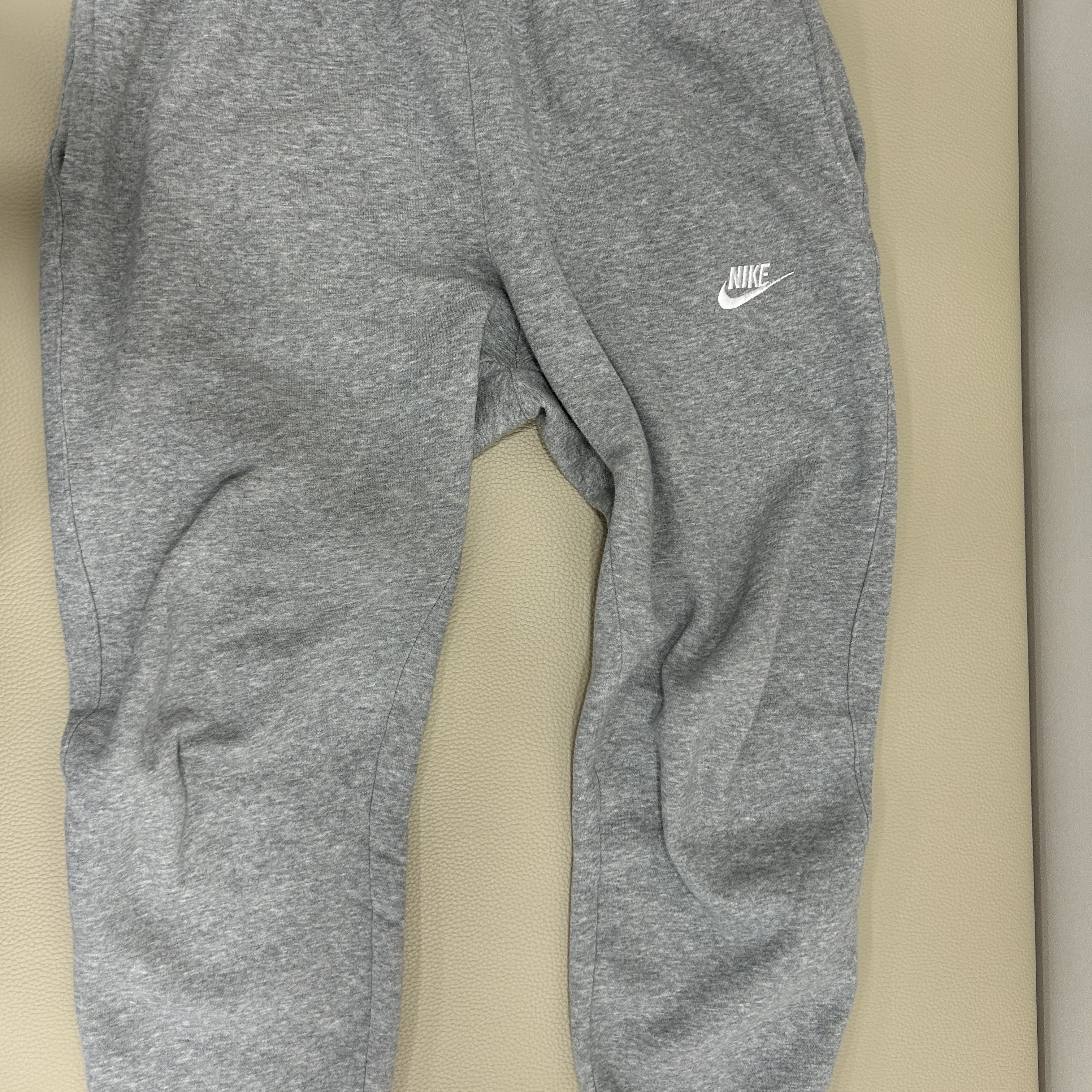 Nike NSW Club Fleece Jogger Dark Grey Heather - Asia 착용 스타일