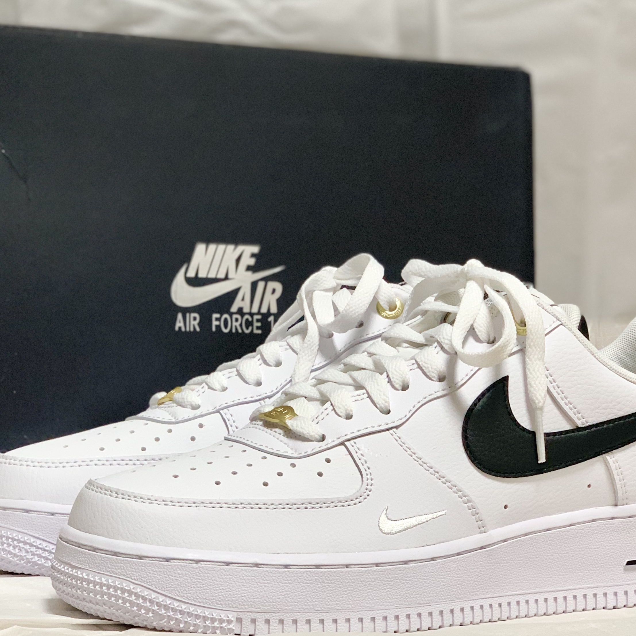 Nike Air Force 1 '07 LV8 40th Anniversary Join Forces White Black 착용 스타일 - 2