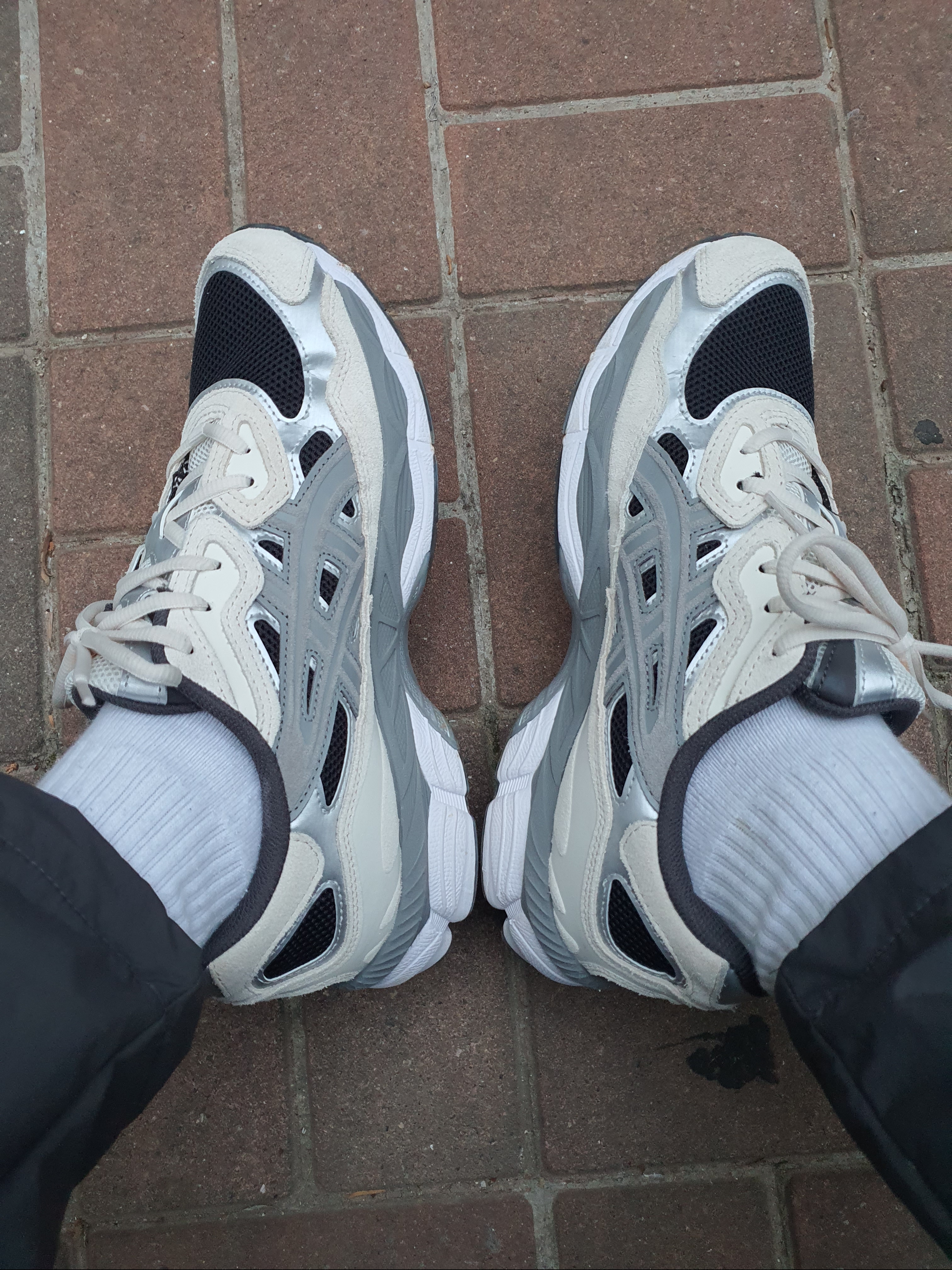Asics Gel-NYC Black Clay Grey 착용 스타일 - 2