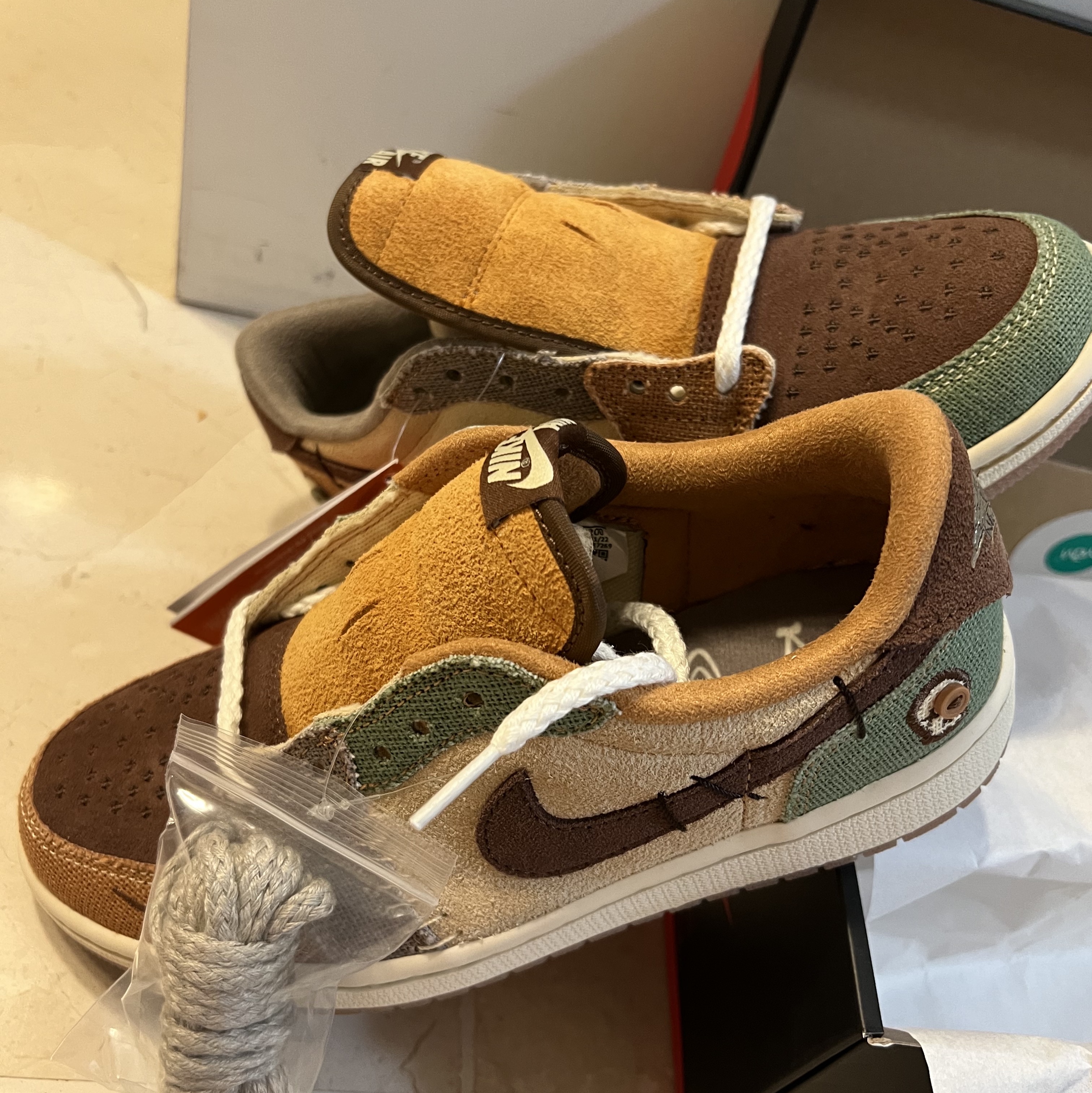 Jordan 1 x Zion Williamson Retro Low OG Flax and Oil Green 착용 스타일