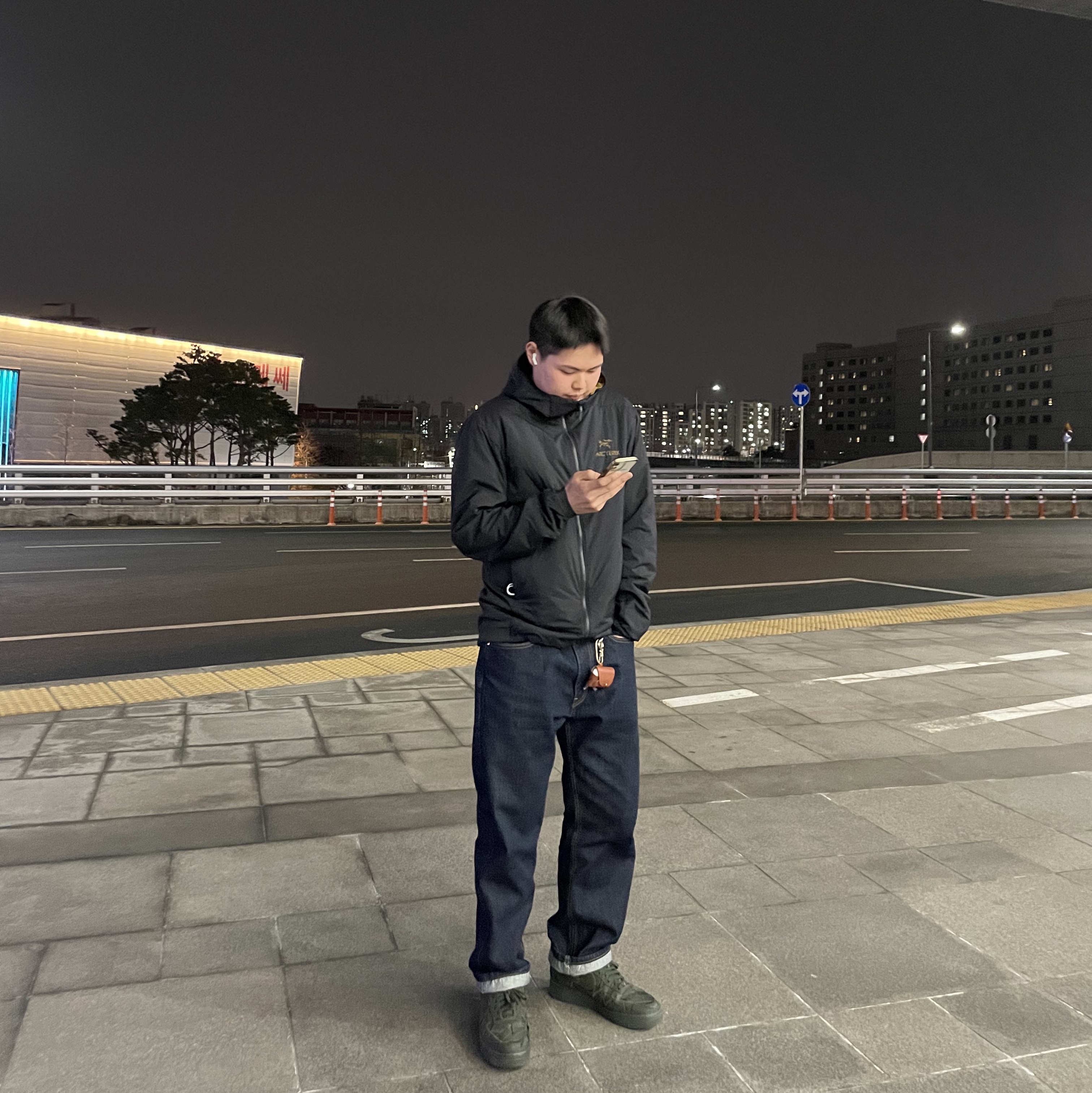 Nike x Billie Eilish Air Force 1 Low '07 SP Sequoia 착용 스타일 - 1
