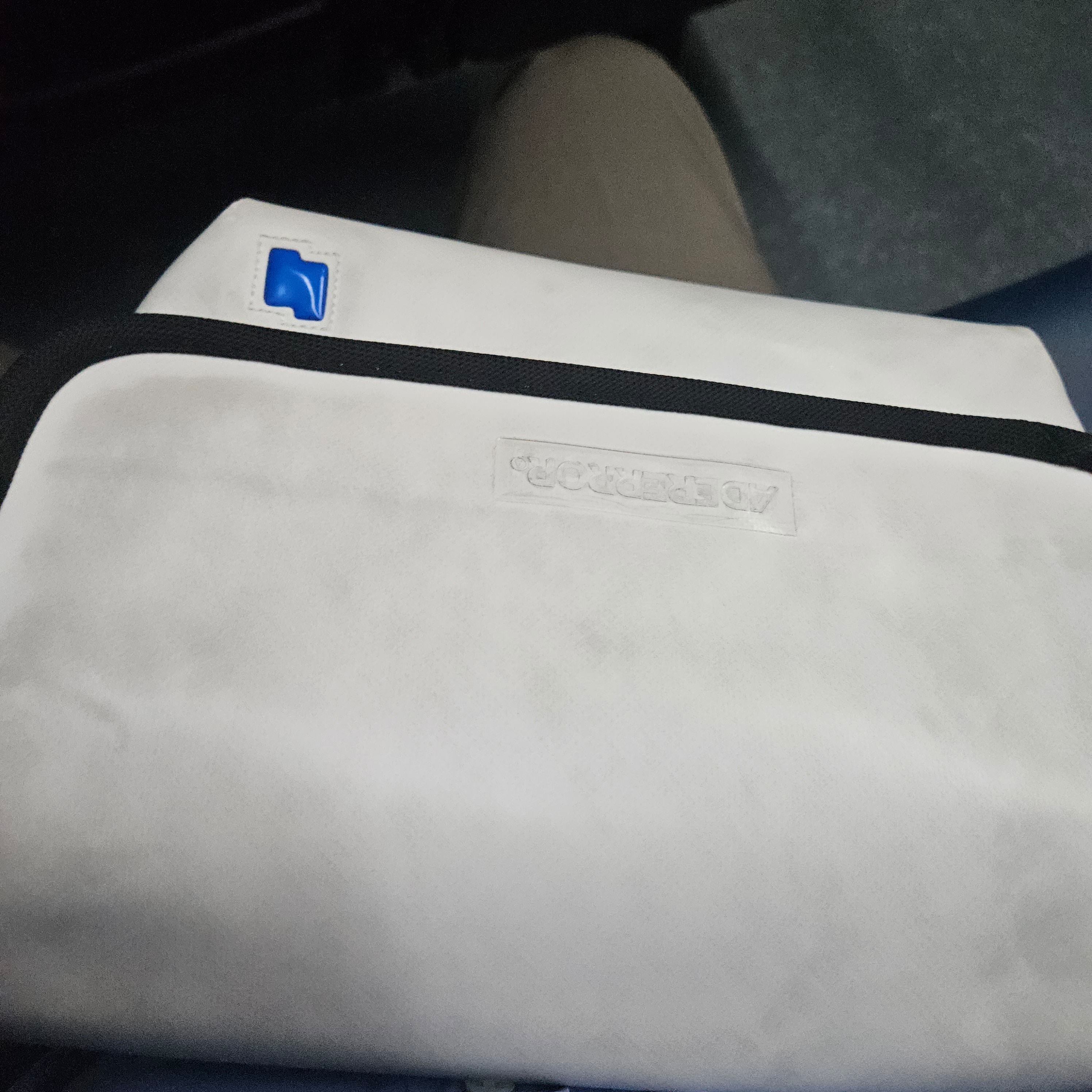 Ader Error Small Trace Esty Messanger Bag White 착용 스타일