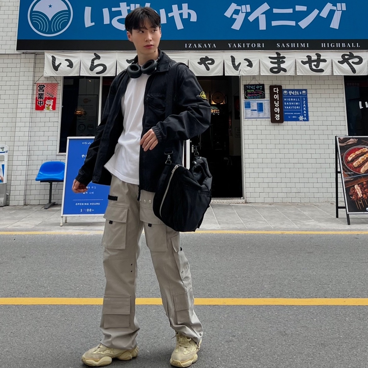 Adidas Yeezy 500 Super Moon Yellow, Stone Island 101WN Brushed Cotton Canvas T.CO+OLD Overshirt Black - 22FW 착용 스타일 - 1