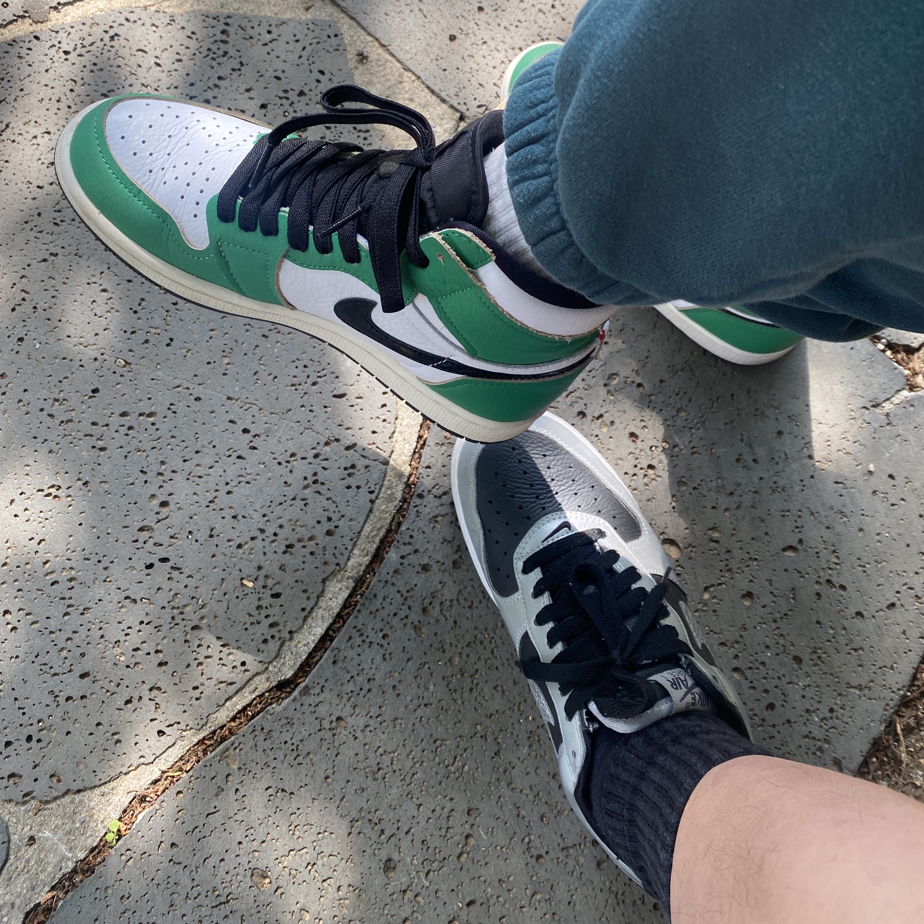 (W) Jordan 1 Retro High OG Lucky Green, Nike Air Force 1 B Silver Snake 착용 스타일