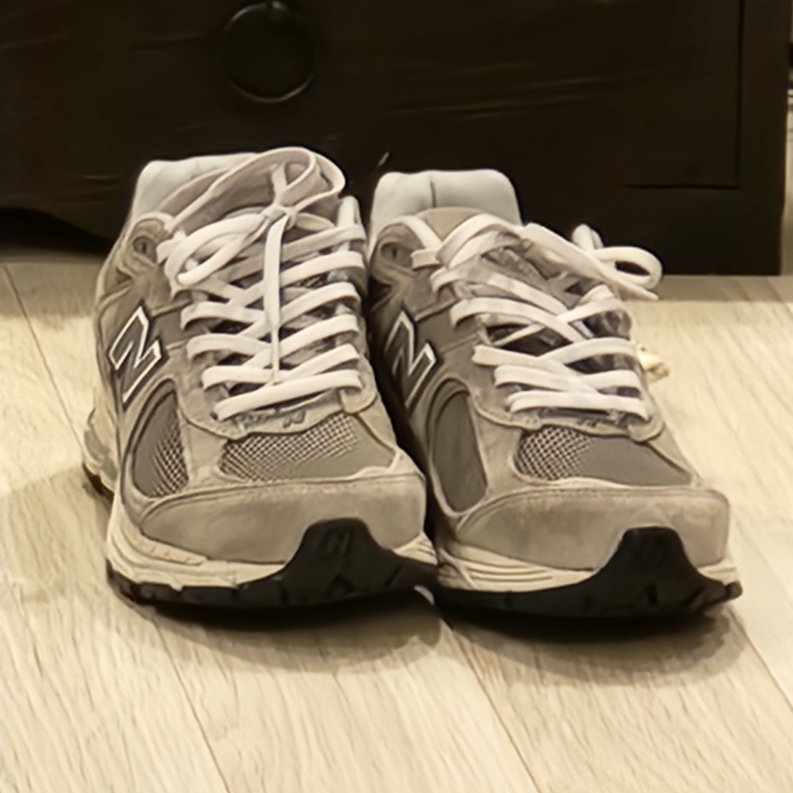 New Balance 2002R Grey 착용 스타일